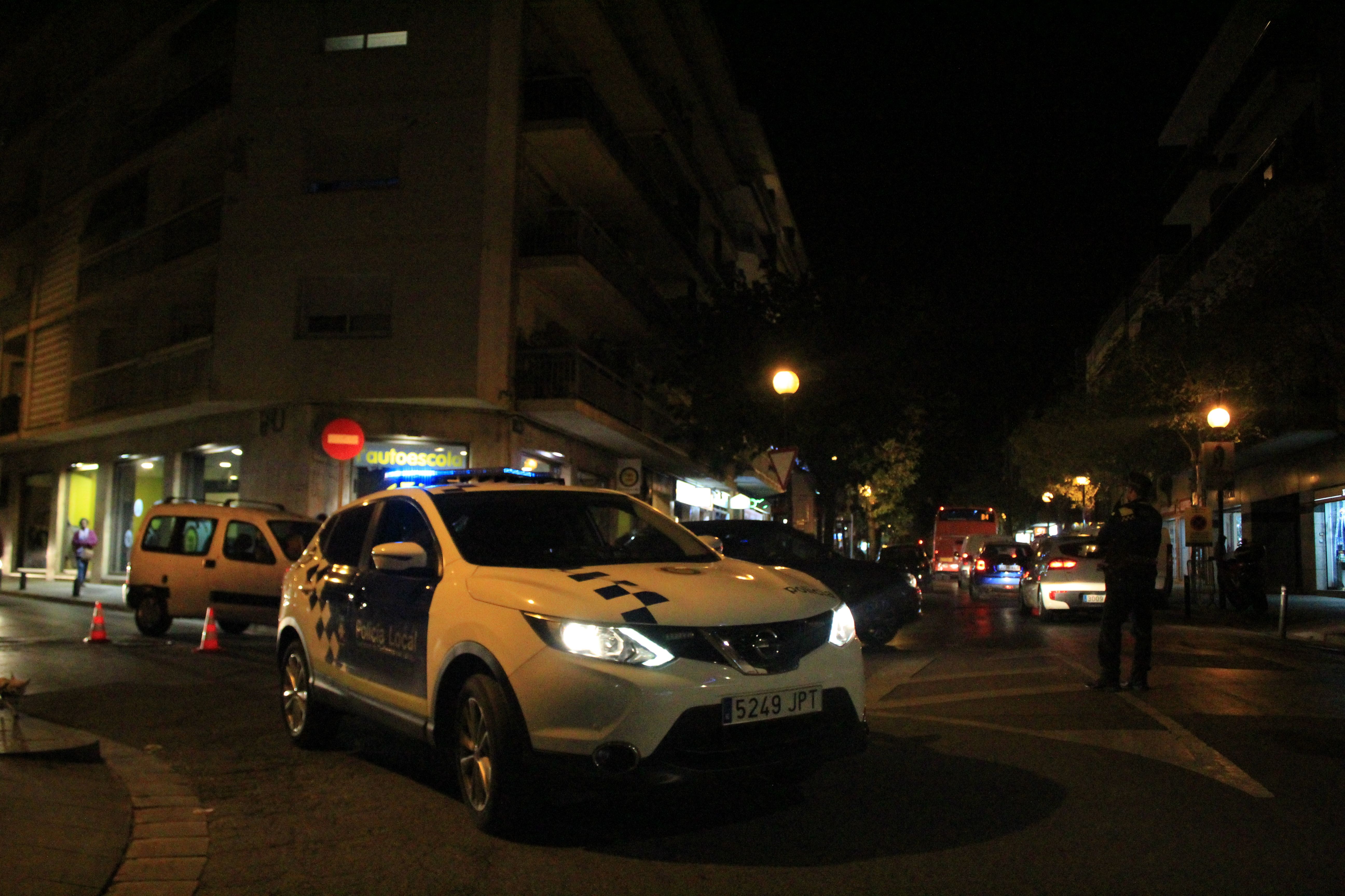 La Policia Local va haver de desviar el tràfic a causa dels talls en alguns carrers del centre de Cerdanyola el 6 de novembre de 2019