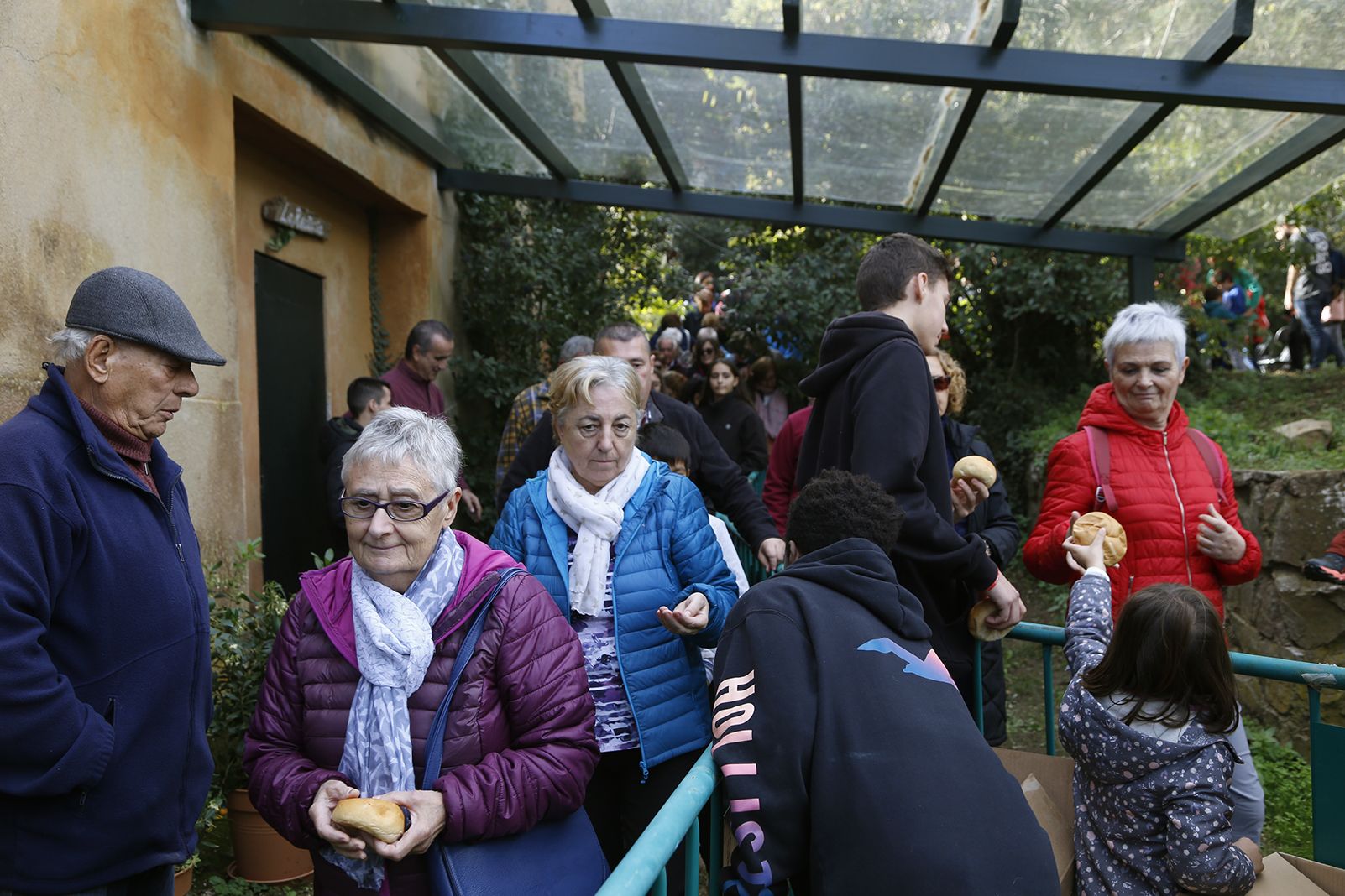 La missa i el repartiment dels panets beneïts