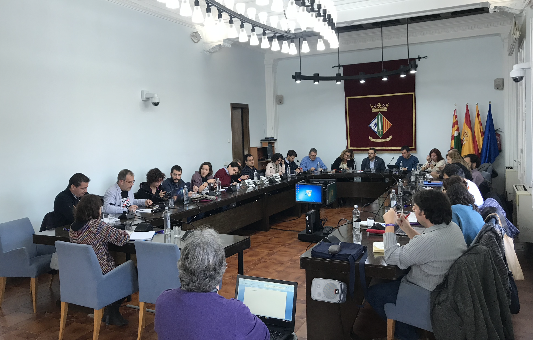 Interior de la sala de plens en una sessió anterior. FOTO: Mónica García