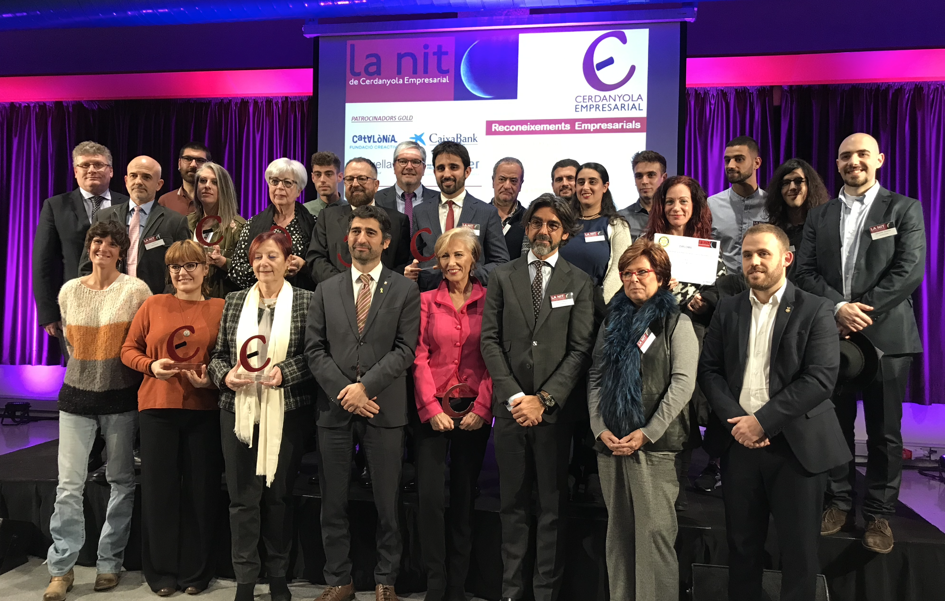 Tots els guardonats i les autoritats de la nit de Cerdanyola Empresarial