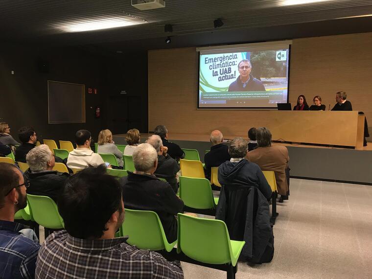 Una cinquantena de persones van assistir a l'acte sobre la dependència del CO2 dels habitants de Bellaterra | LAIA TR