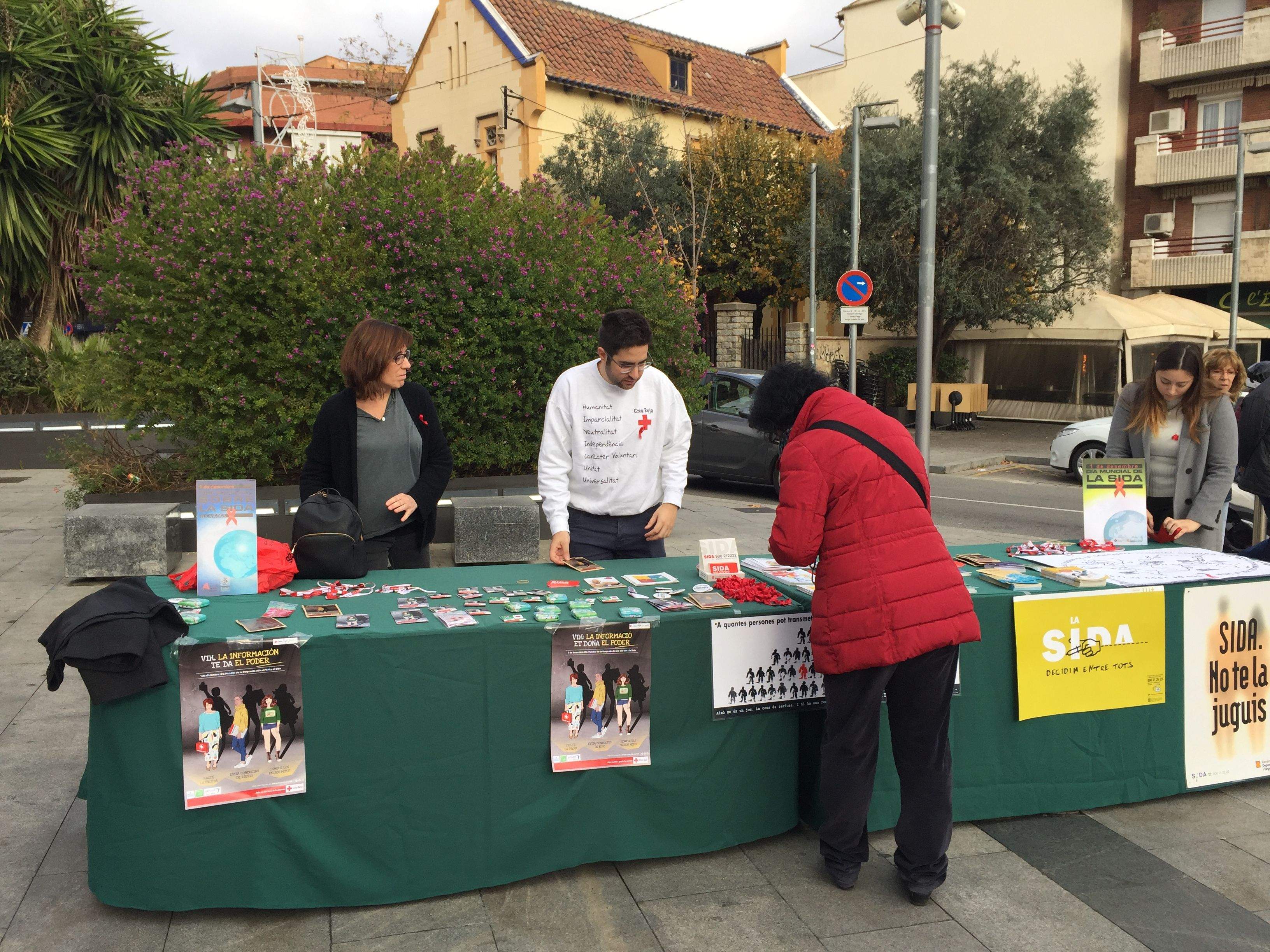 L'estand de l'Ajuntament per sensibilitzar la malaltia de la Sida