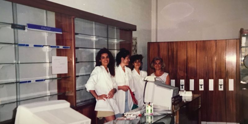 Interior de la Farmàcia Hidalgo als anys 70. FOTO: Cedida Interior de la Farmàcia Hidalgo als anys 70. FOTO: Cedida