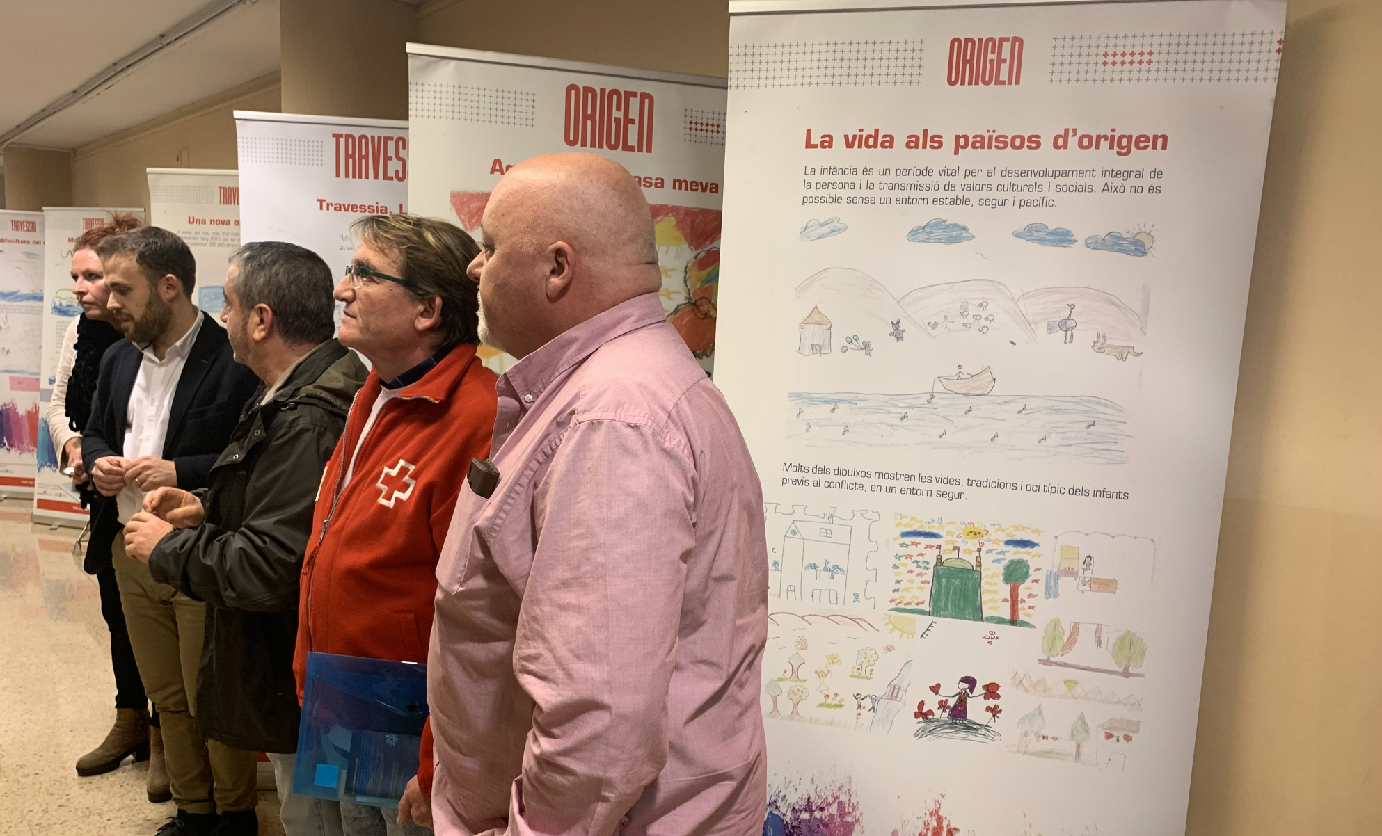 Imatge de la presentació l'exposició a l'Ateneu. FOTO: Creu Roja