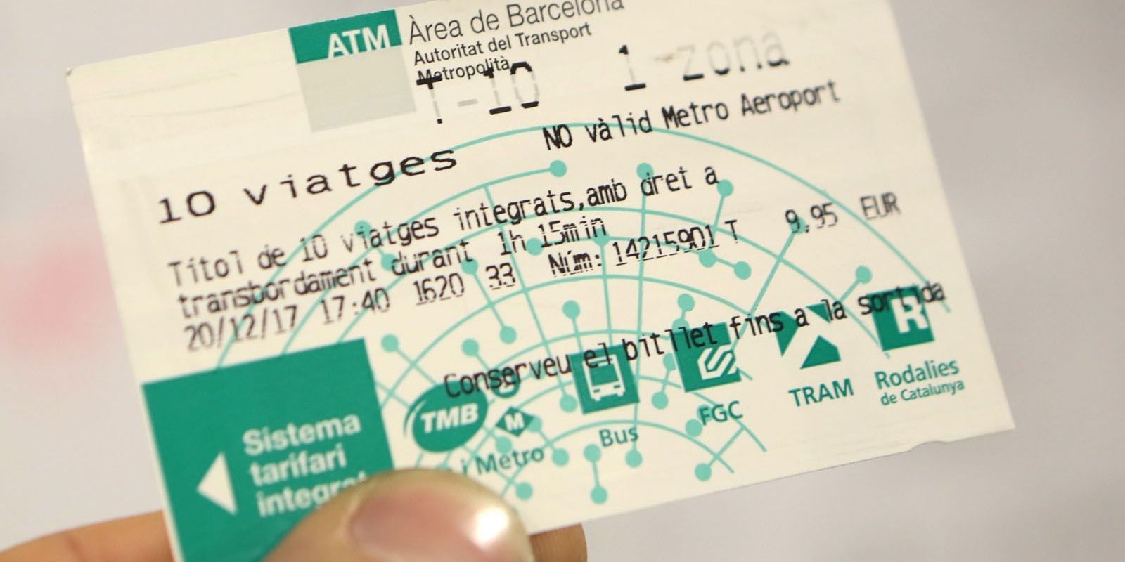 Targeta T-10, un dels tipus més freqüents de targetes de transport metropolità. FOTO: Artur Ribera.