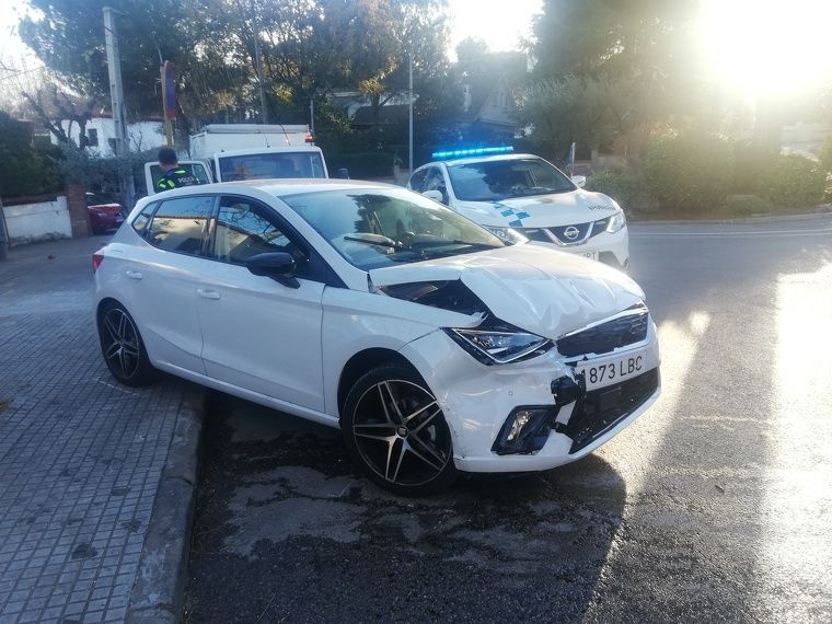 Així ha quedat el cotxe després del xoc | TONI ALFARO