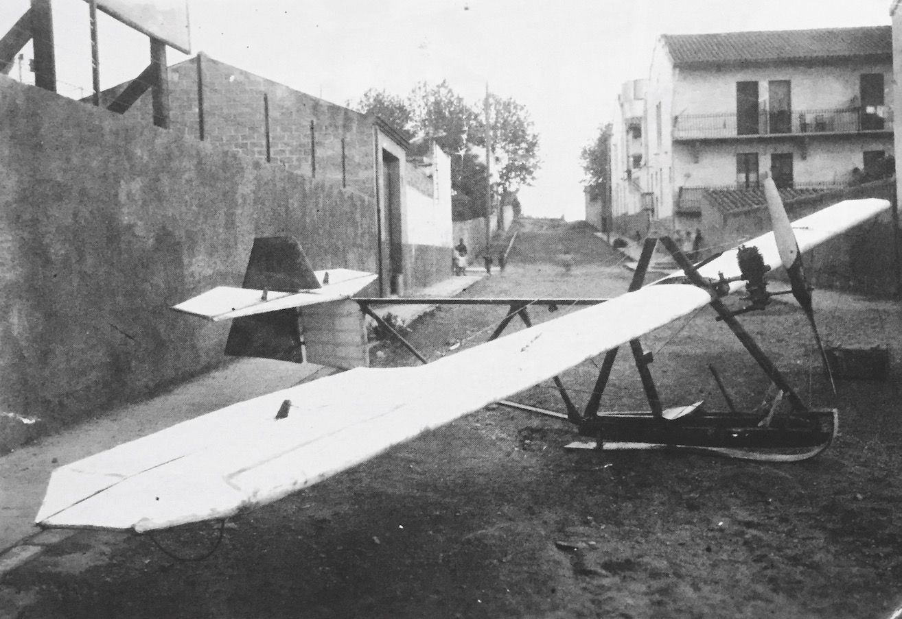 El primer avió fabricat a Cerdanyola pel mecànic Vicenç Portolés. FOTO: Arxiu del TOT