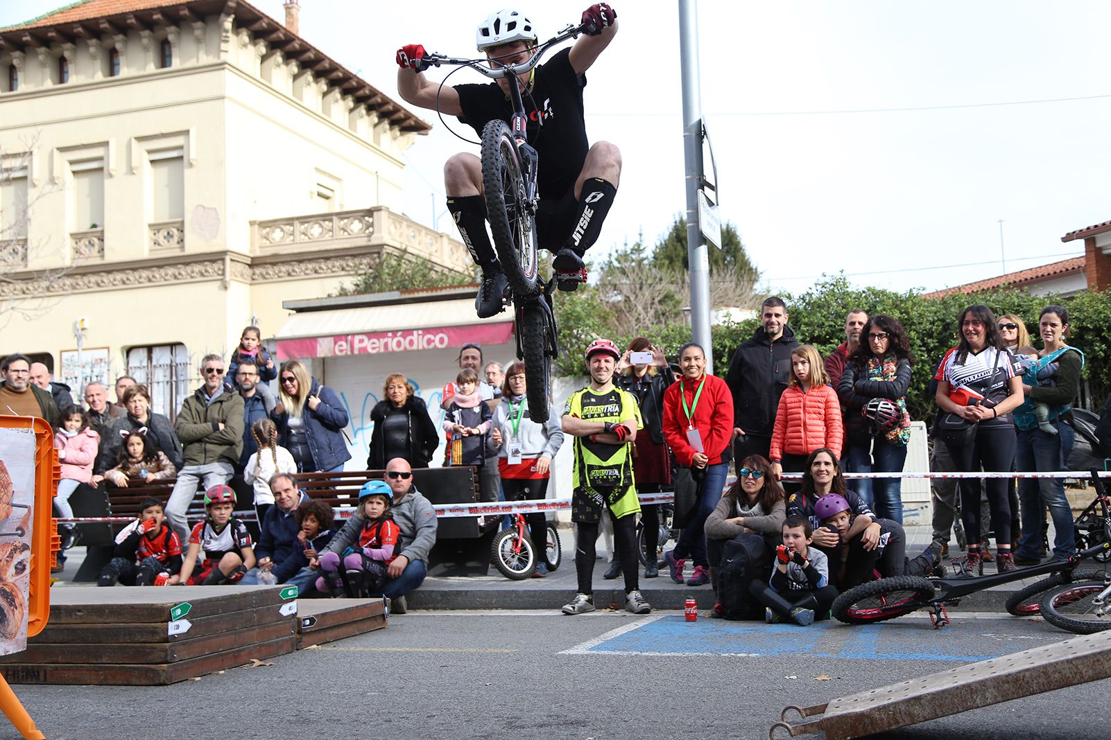 Els riders més experimentats han deleitat el públic amb acrobàcies impossibles / Anna Bassa