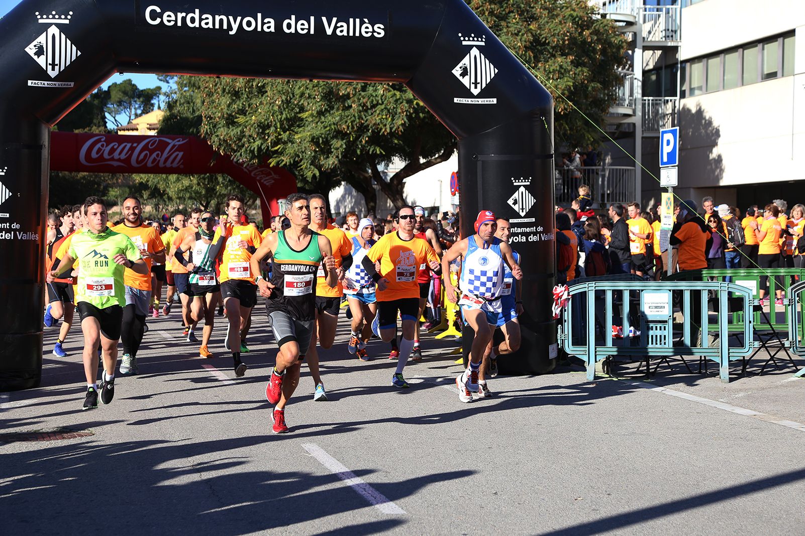 La sortida de la cursa d'11,6km ha sigut a les 11 h a la Vila Universitària de la UAB