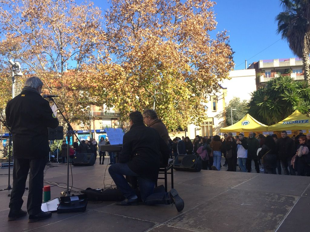 Les actuacions musicals i de dansa s'han succeït durant tot el dia a la Plaça Abat Oliba Les actuacions musicals i de dansa s'han succeït durant tot el dia a la Plaça Abat Oliba