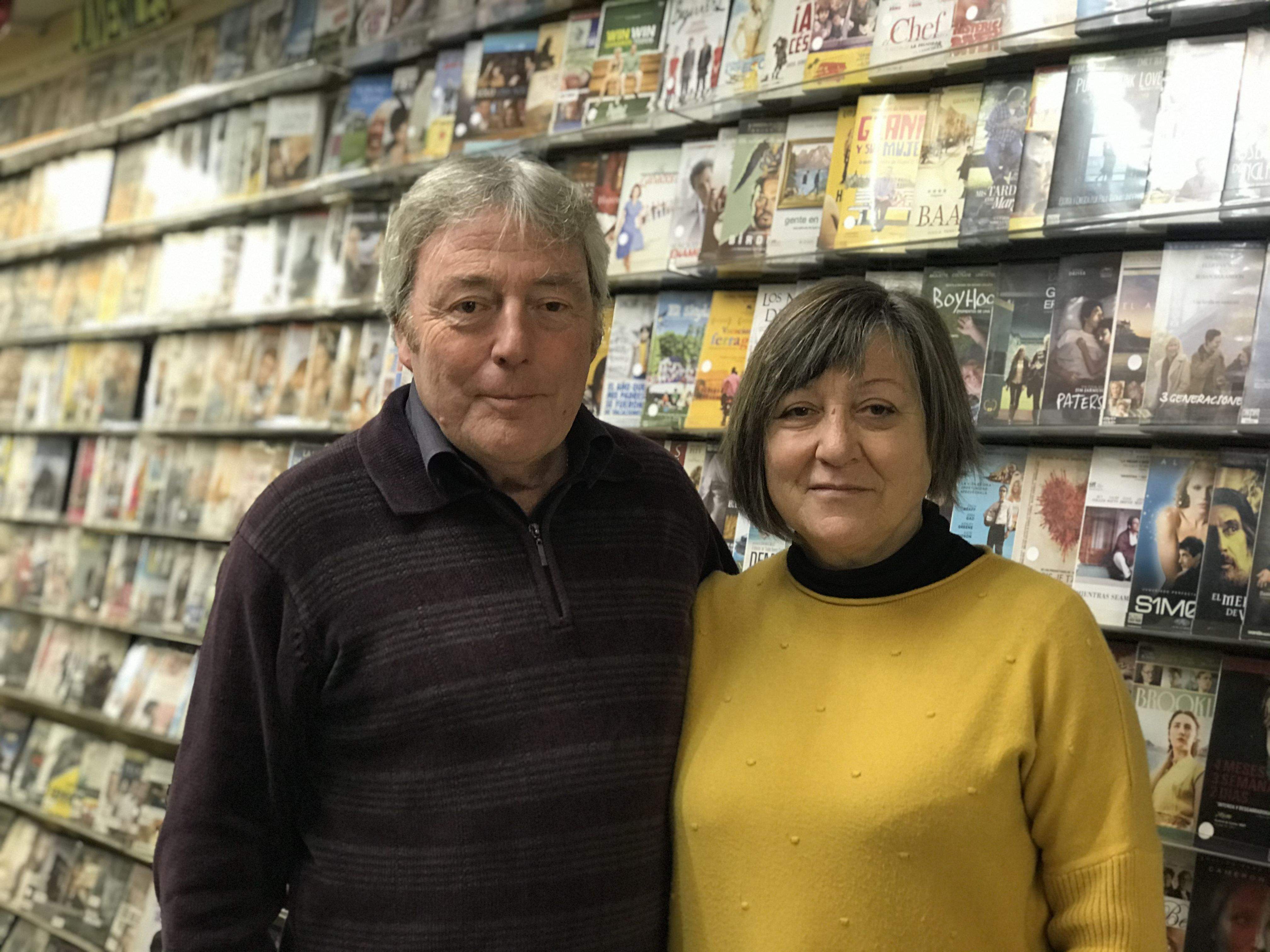 Miquel Malla i Carme Amador, gerents del Videoclub Omega. FOTO: Mónica García