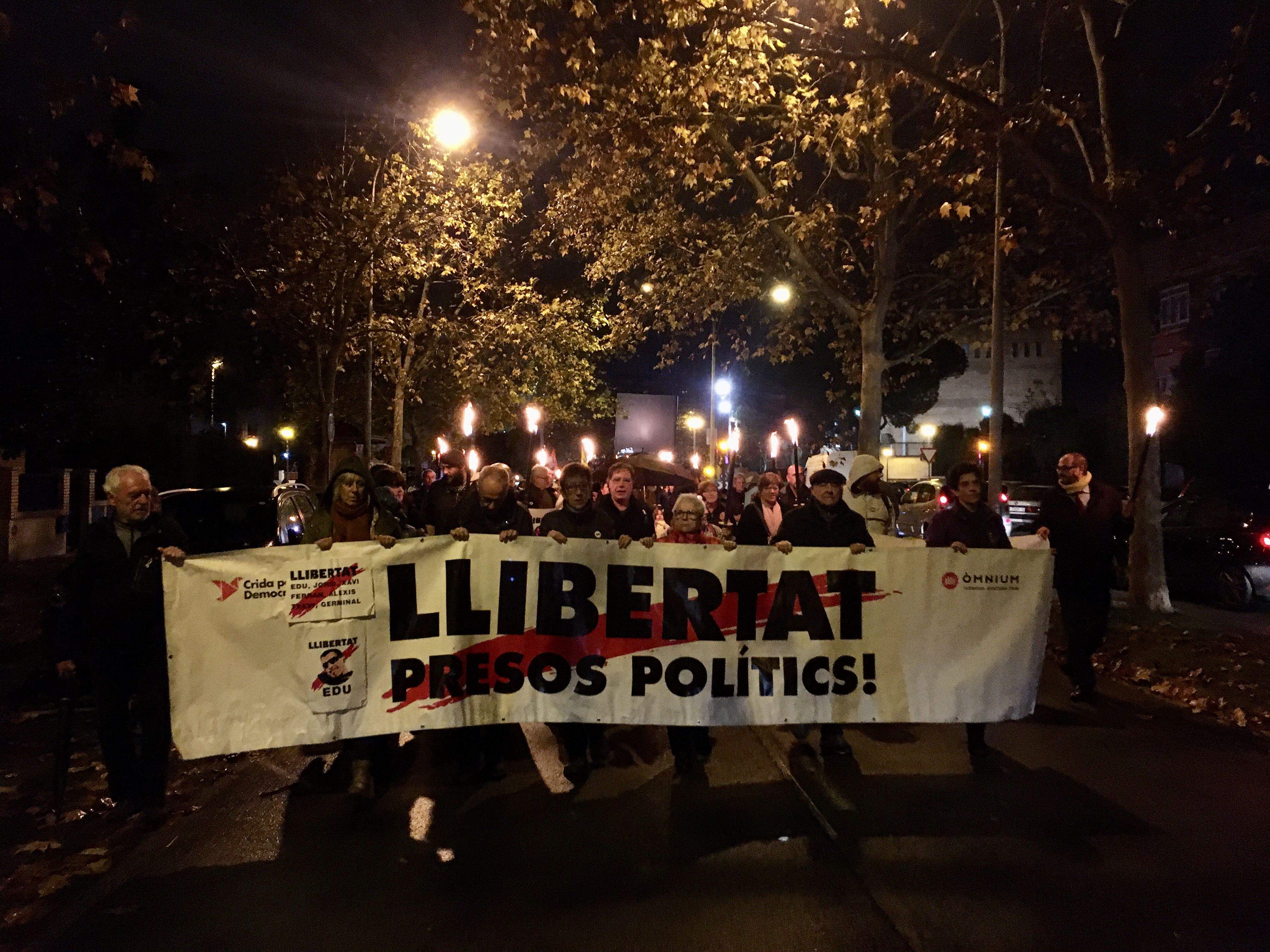 Marxa amb torxes per la llibertat de les preses polítiques  Marxa amb torxes per la llibertat de les preses polítiques