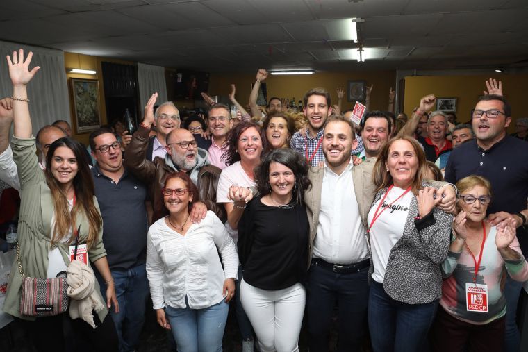 El PSC celebrant la victòria a les eleccions municipals. FOTO: Lali Álvarez
