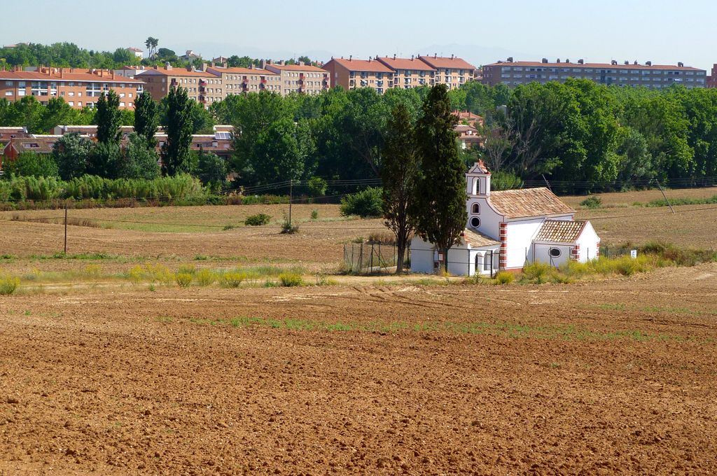 Ermita de Santa Maria de les Feixes i el barri de Canaletes / FOTO: Arxiu Parc de Collserola Ermita de Santa Maria de les Feixes i el barri de Canaletes / FOTO: Arxiu Parc de Collserola