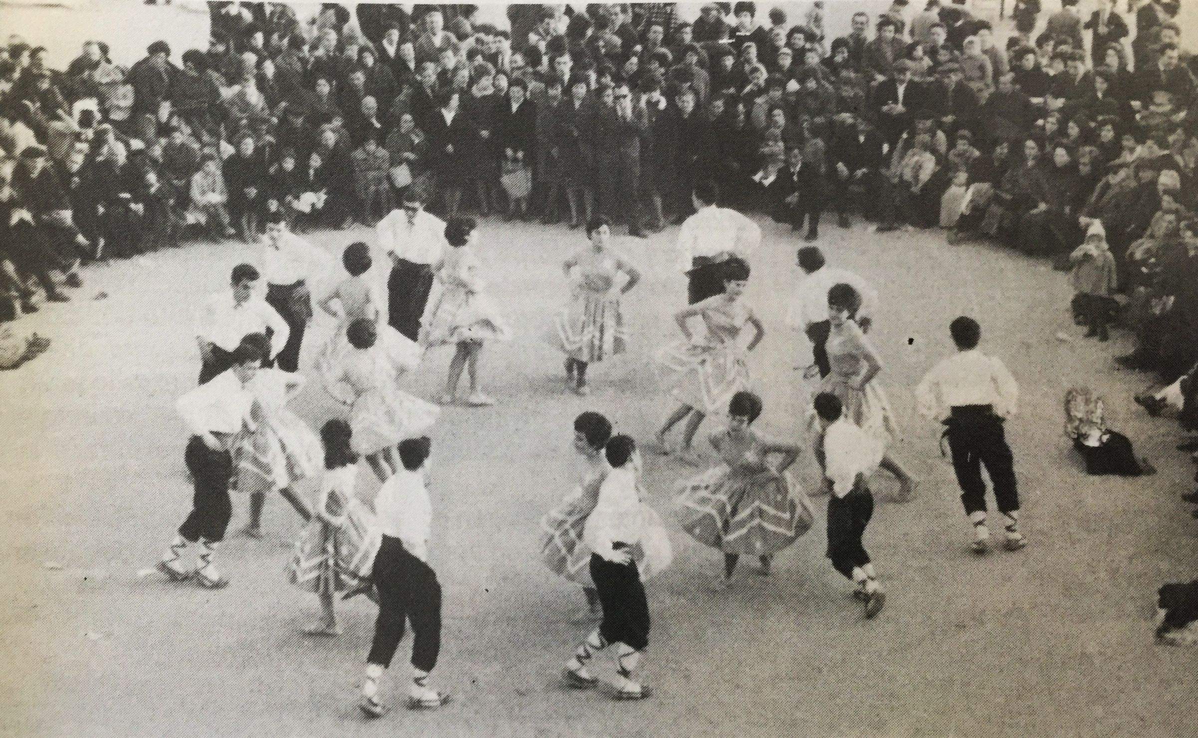 Ball de gitanes a Cerdanyola. FOTO: Arxiu del TOT Ball de gitanes a Cerdanyola. FOTO: Arxiu del TOT