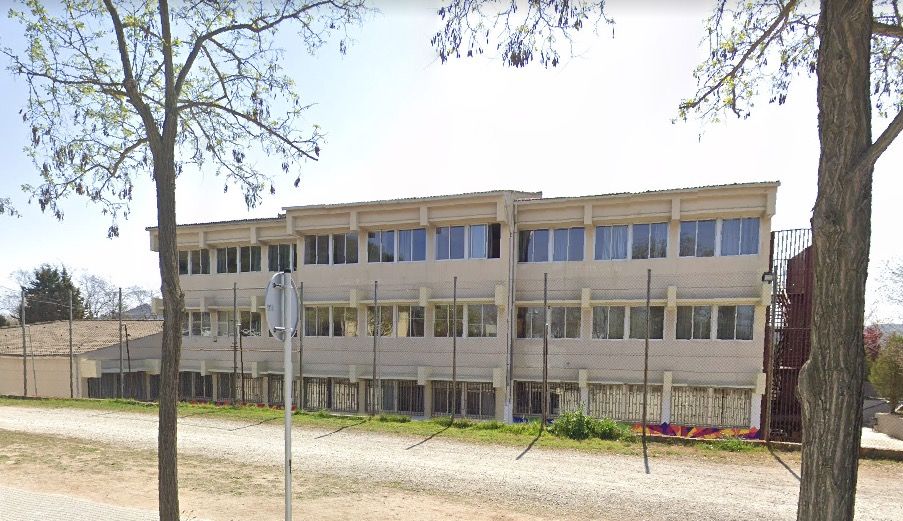 Exterior de l'Institut Forat del Vent. 