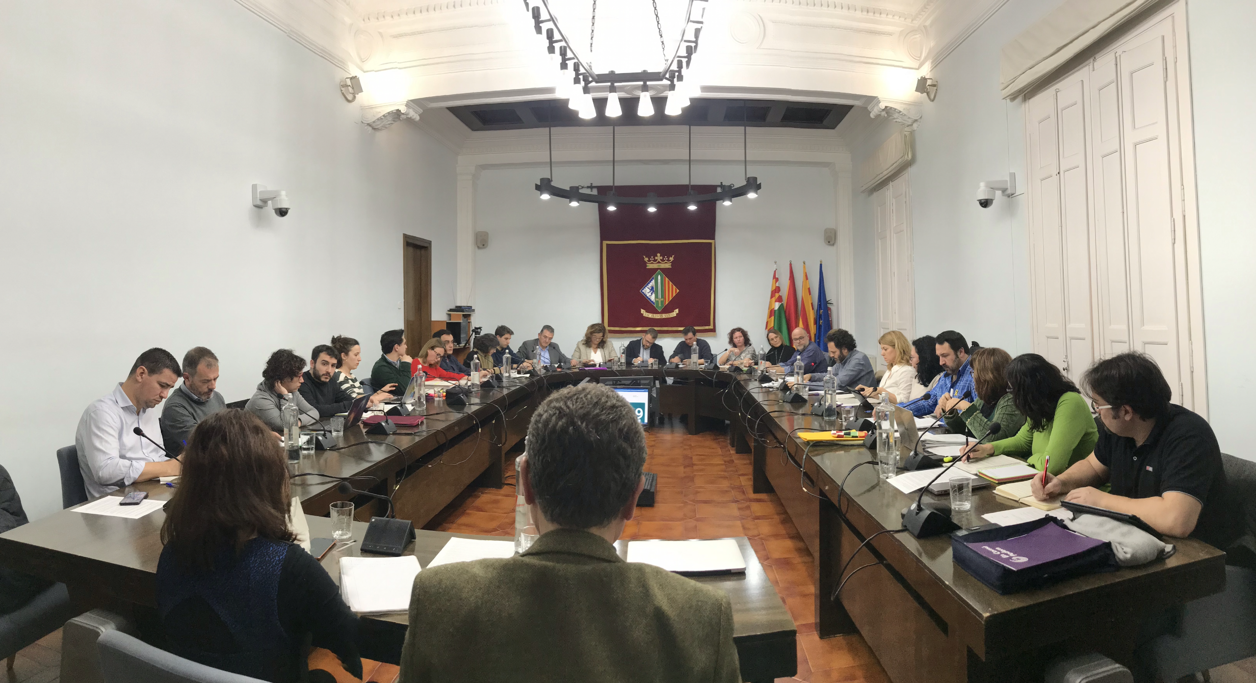 La sala plens durant el ple municipal del mes de gener. FOTO: Mónica García