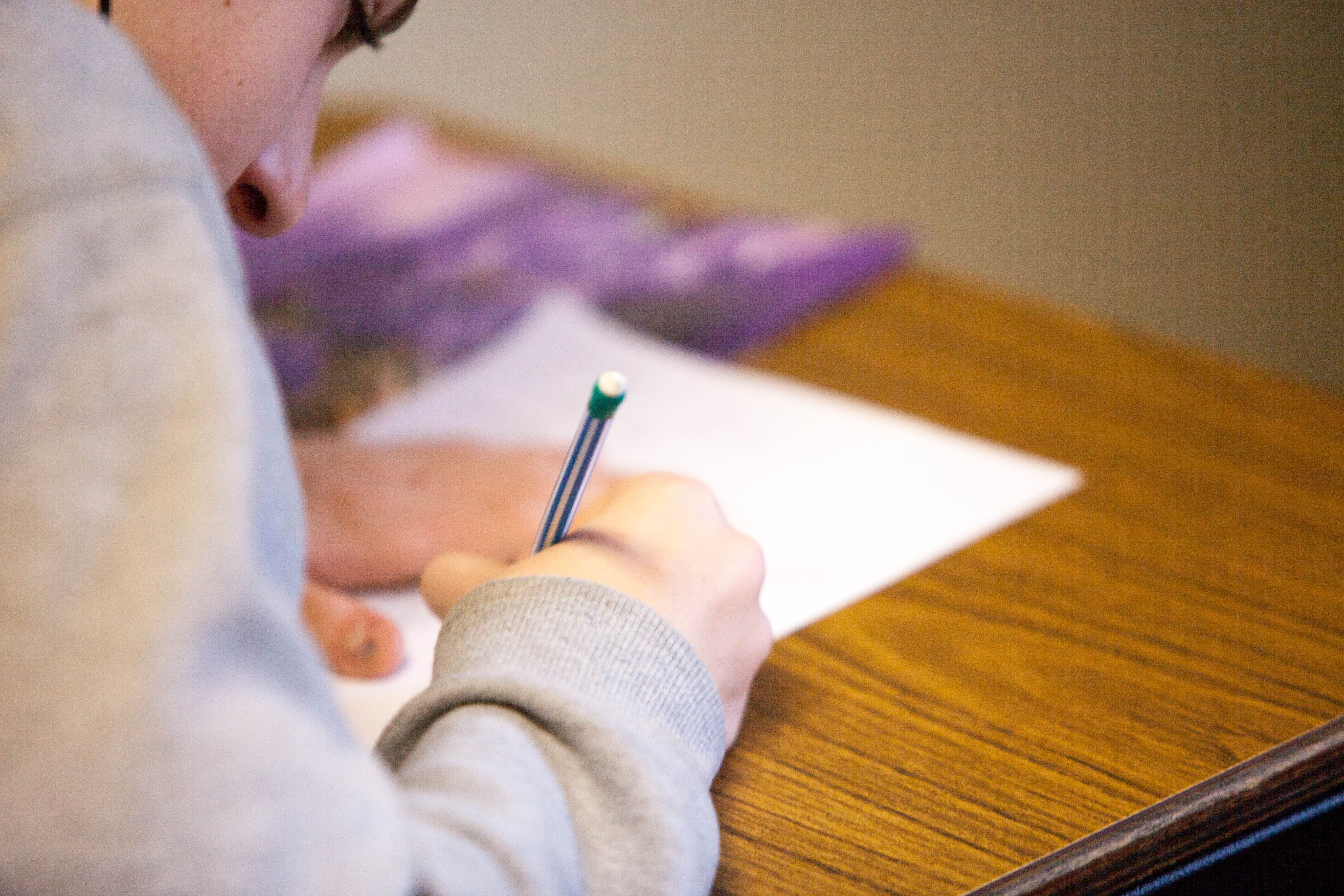 El percentatge d'alumnes cerdanyolencs que deixen els estudis després de l'ESO, és inferior a la mitjana de la comarca del Vallès Occidental.