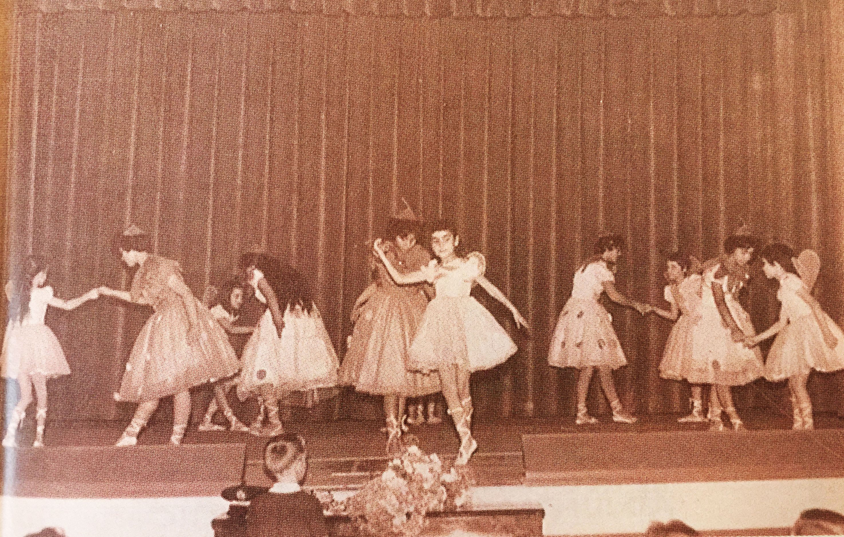 Festival del Col·legi Montserrat, al Casal Parroquial. Publicada al TOT Cerdanyola, 374.