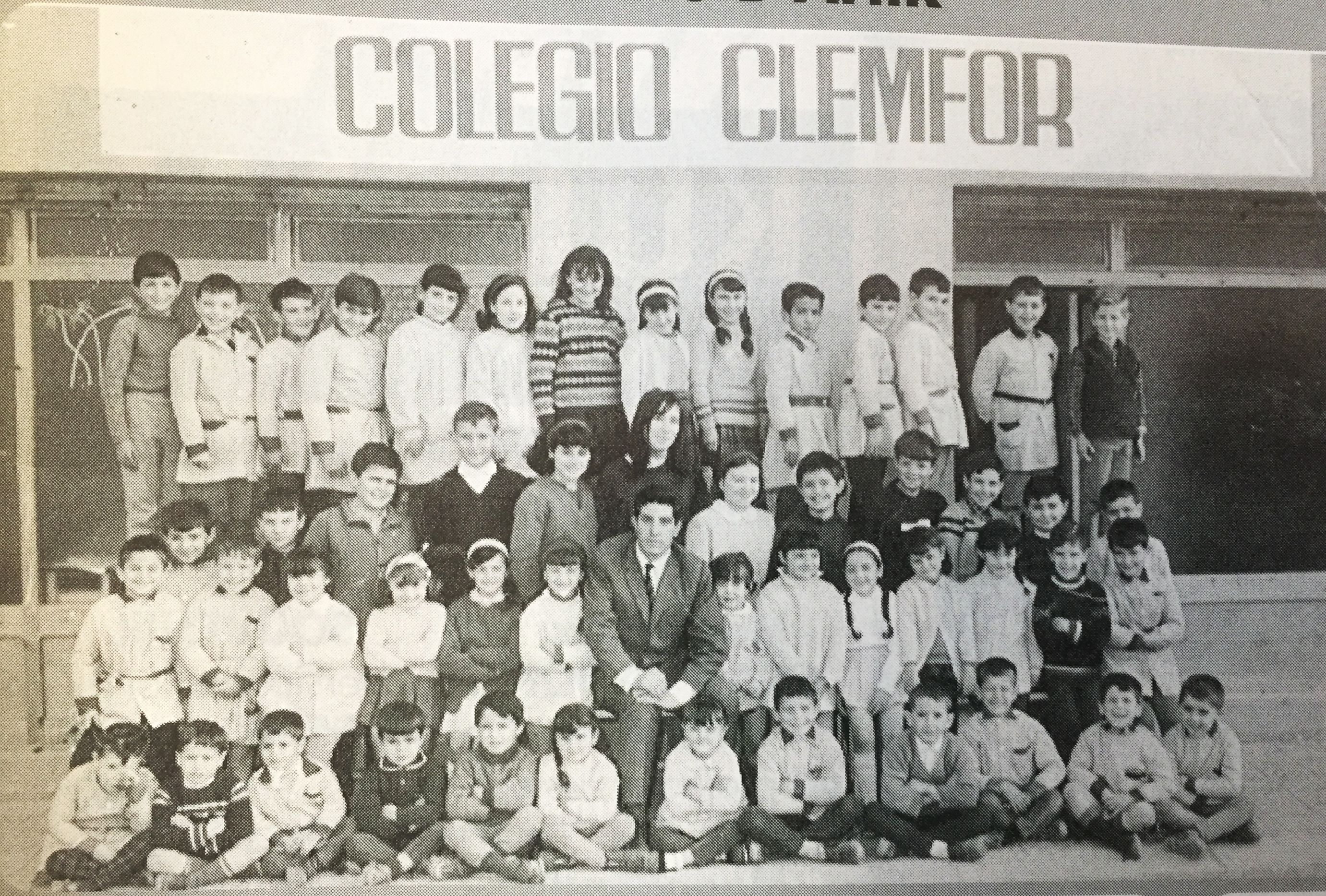 Fotografia històrica del Col.legi Clemfor, de Cerdanyola del Vallès, publicada al TOT 1994
