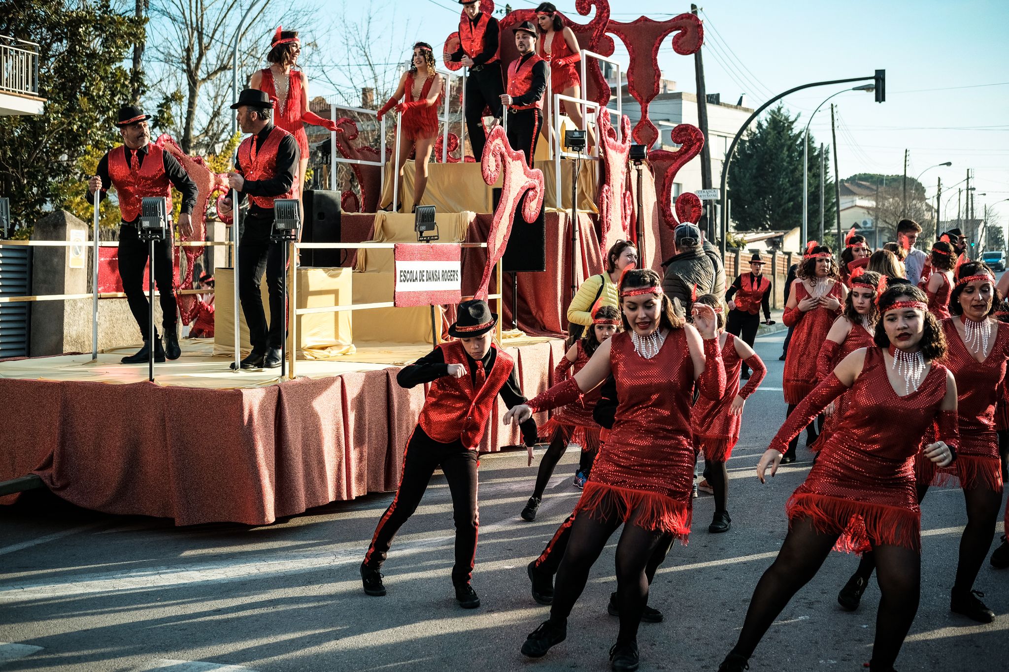 La Gran Rua de Carnaval pels carrers de Cerdanyola. FOTO: Ale Gómez
