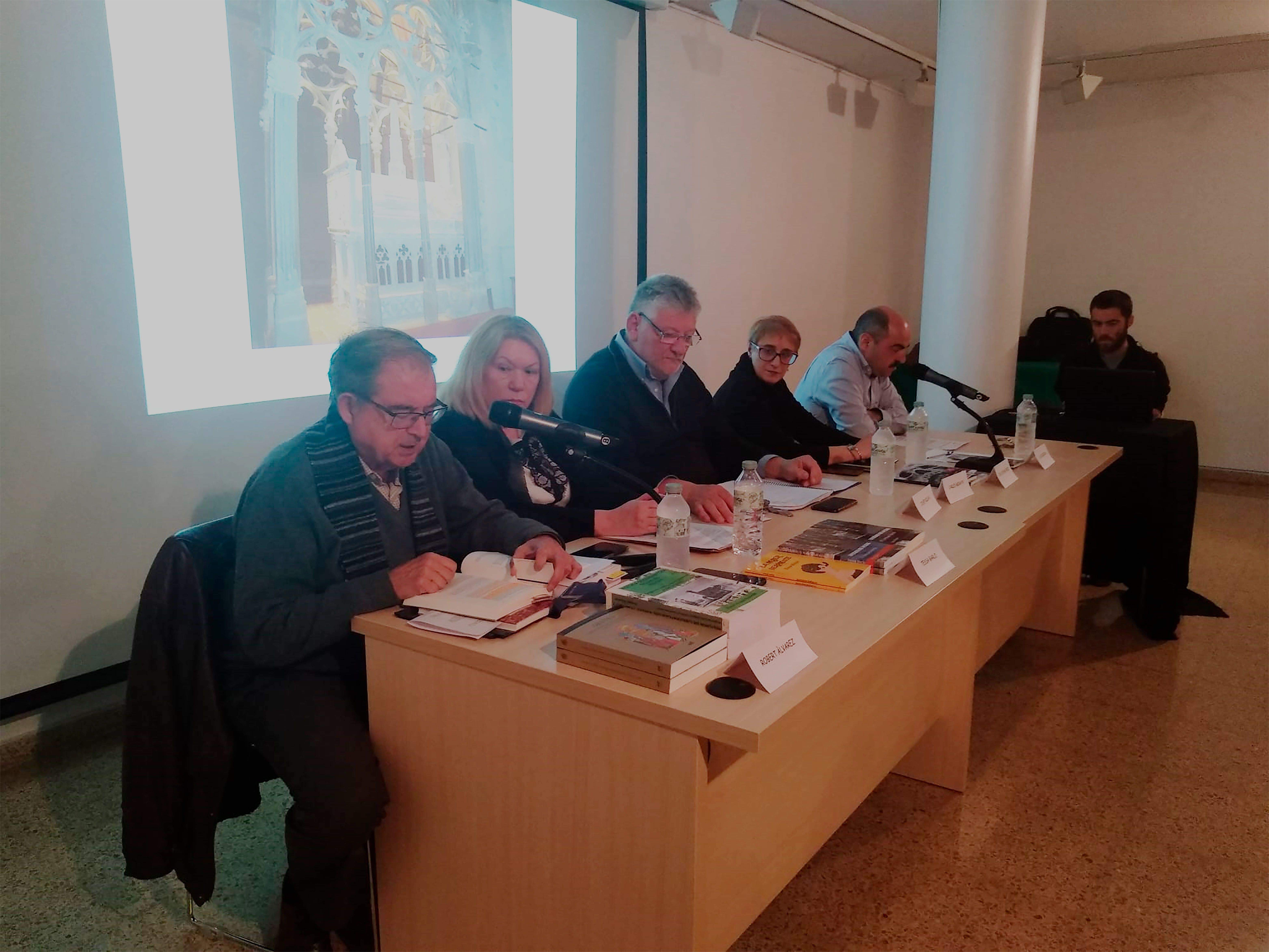 Els escriptors i escriptores de Cerdanyola. FOTO: Judith Vila