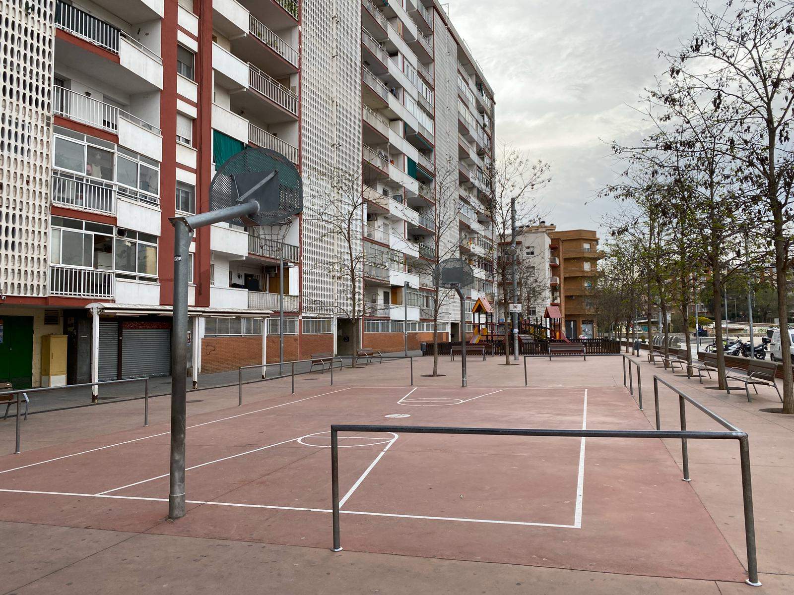 Una plaça buida a Cerdanyola. FOTO: Laura Arias