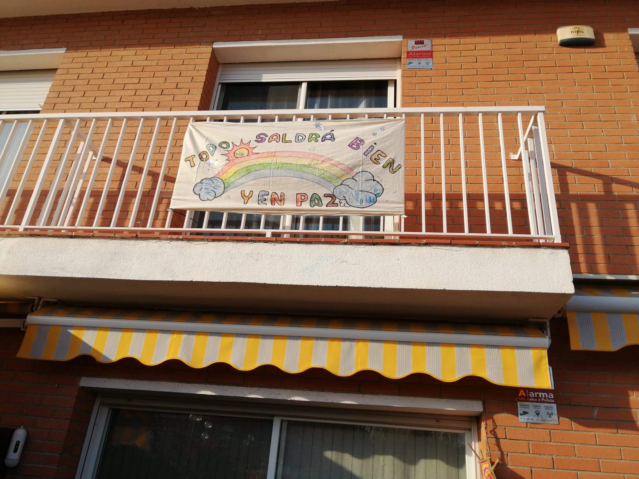 Creativitat als balcons de casa