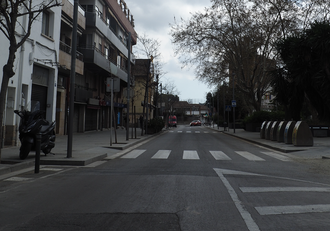 Carrer buit a Cerdanyola. FOTO: Mónica GM