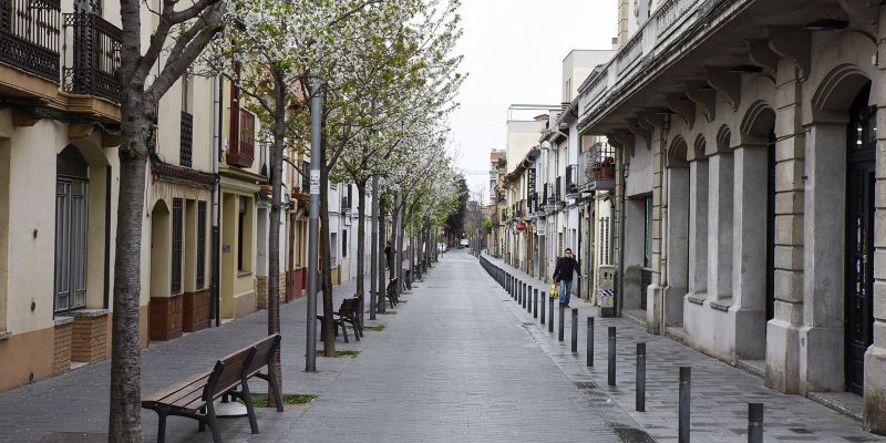 Carrers buits a Cerdanyola durant el confinament. FOTO: Bernat Millet 