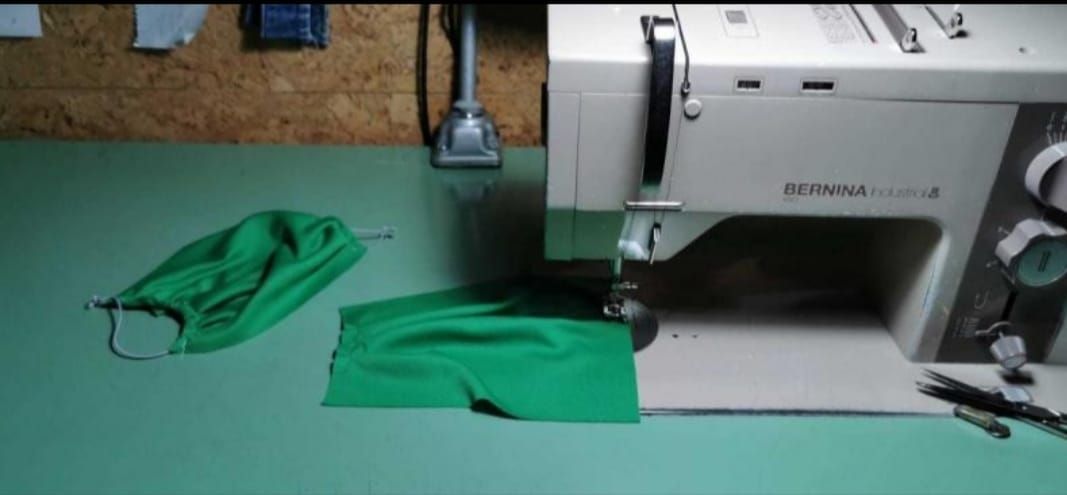 L'ANC Cerdanyola fabrica mascaretes pels ciutadans 