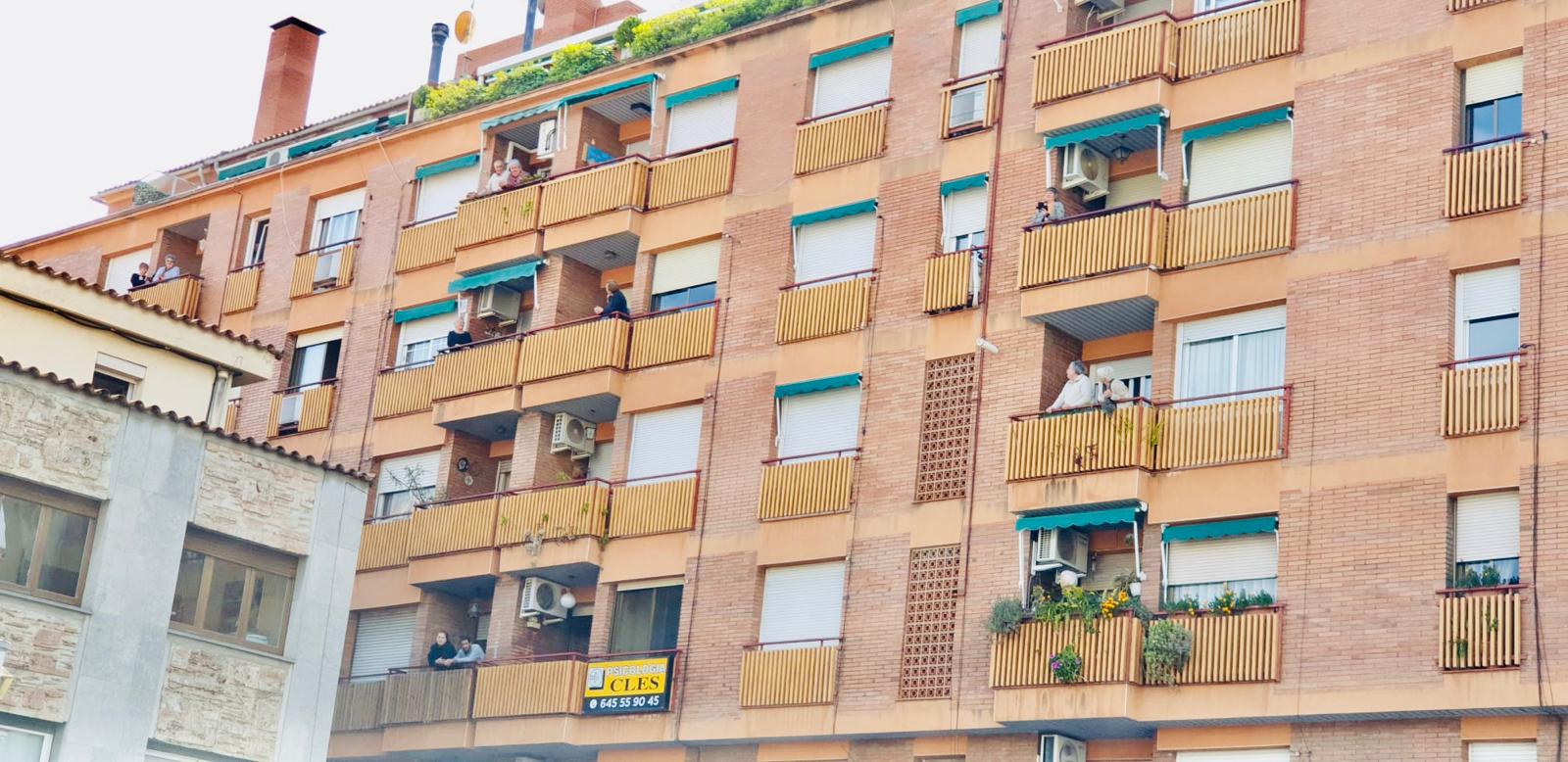 El bloc de pisos de la Carme, que avui feia l'aniversari / Cedida