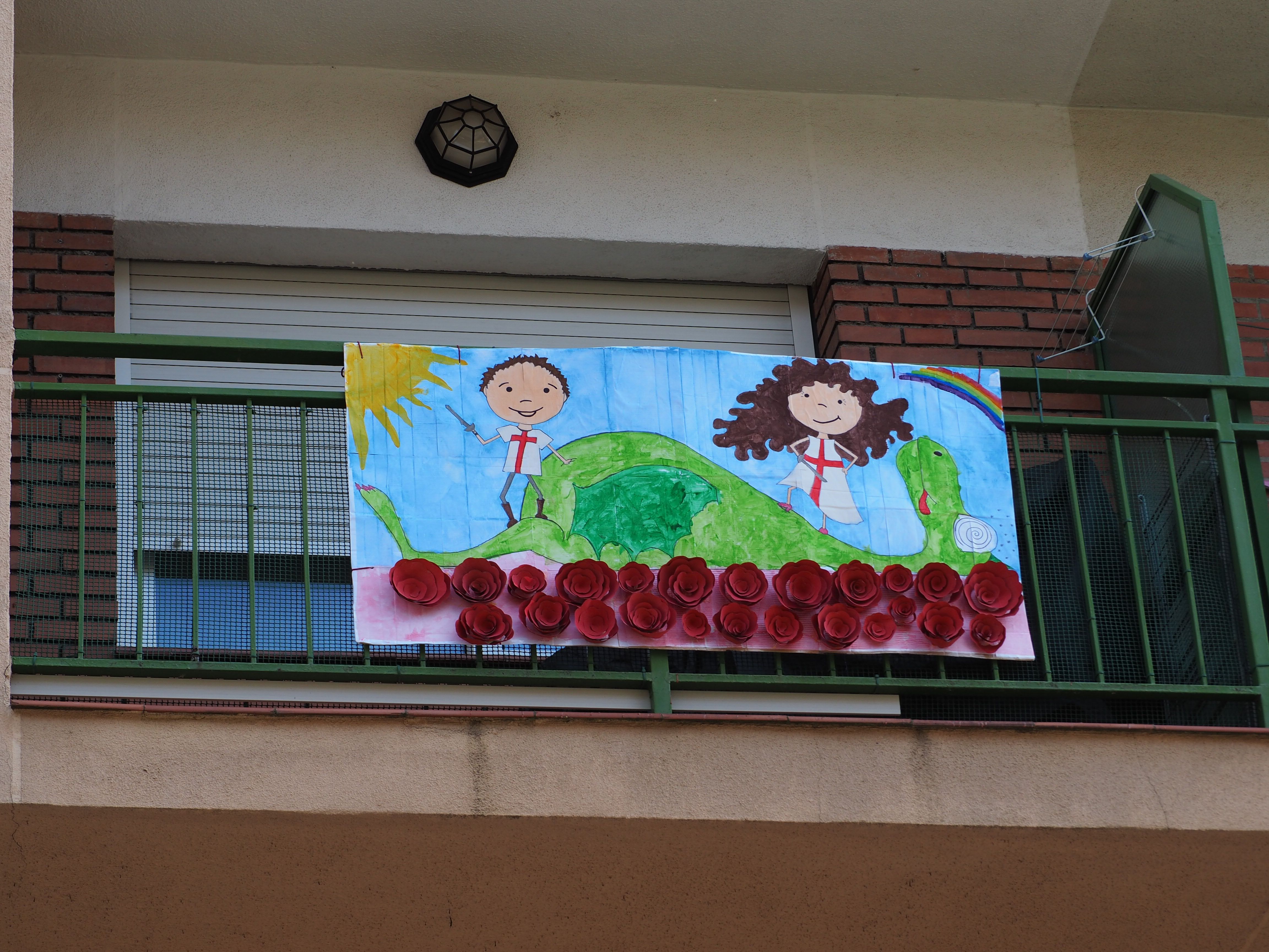 Balcons cerdanyolencs decorats per Sant Jordi. FOTO: Mónica García Moreno