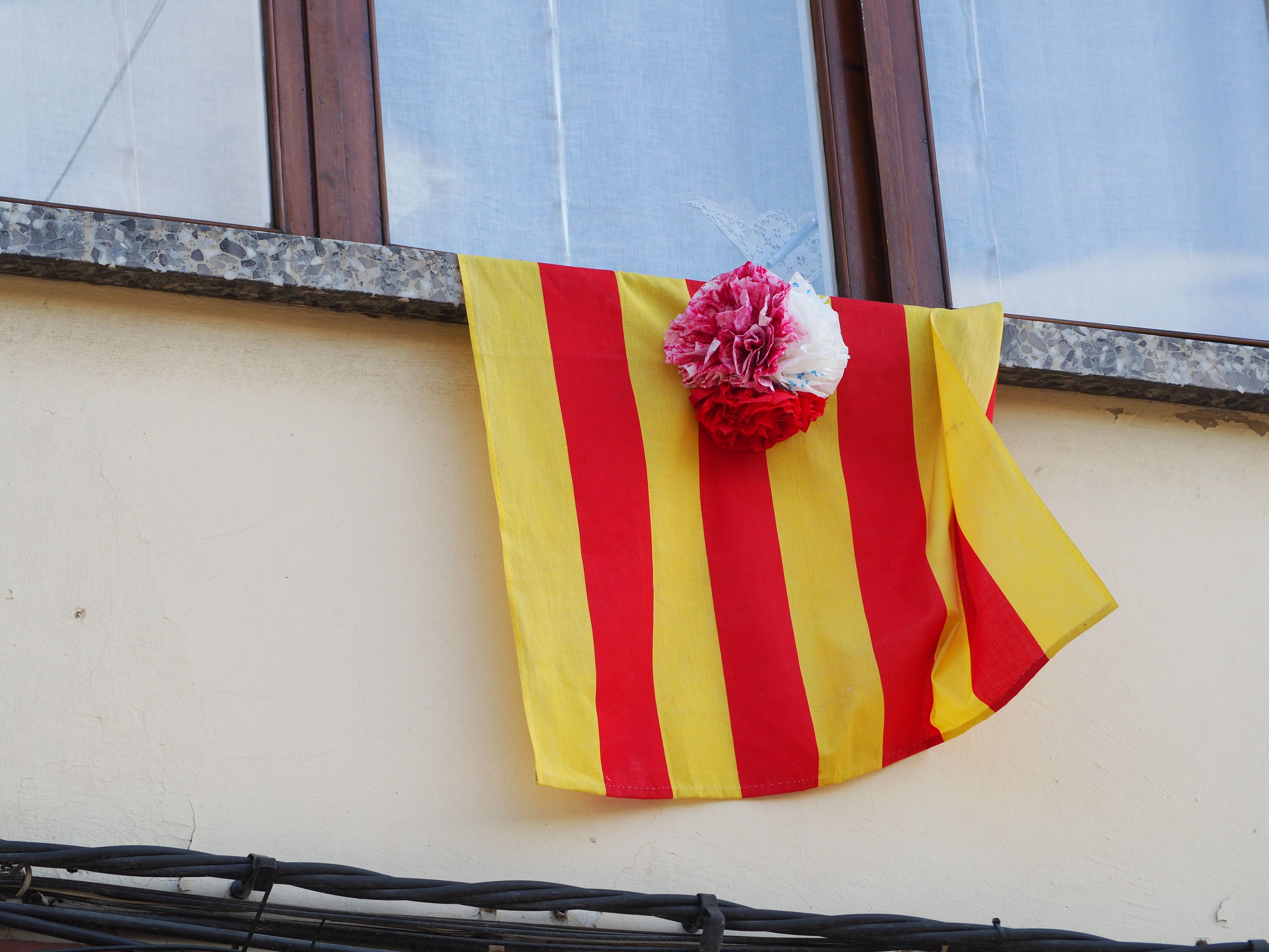 Balcons cerdanyolencs decorats per Sant Jordi. FOTO: Mónica García Moreno