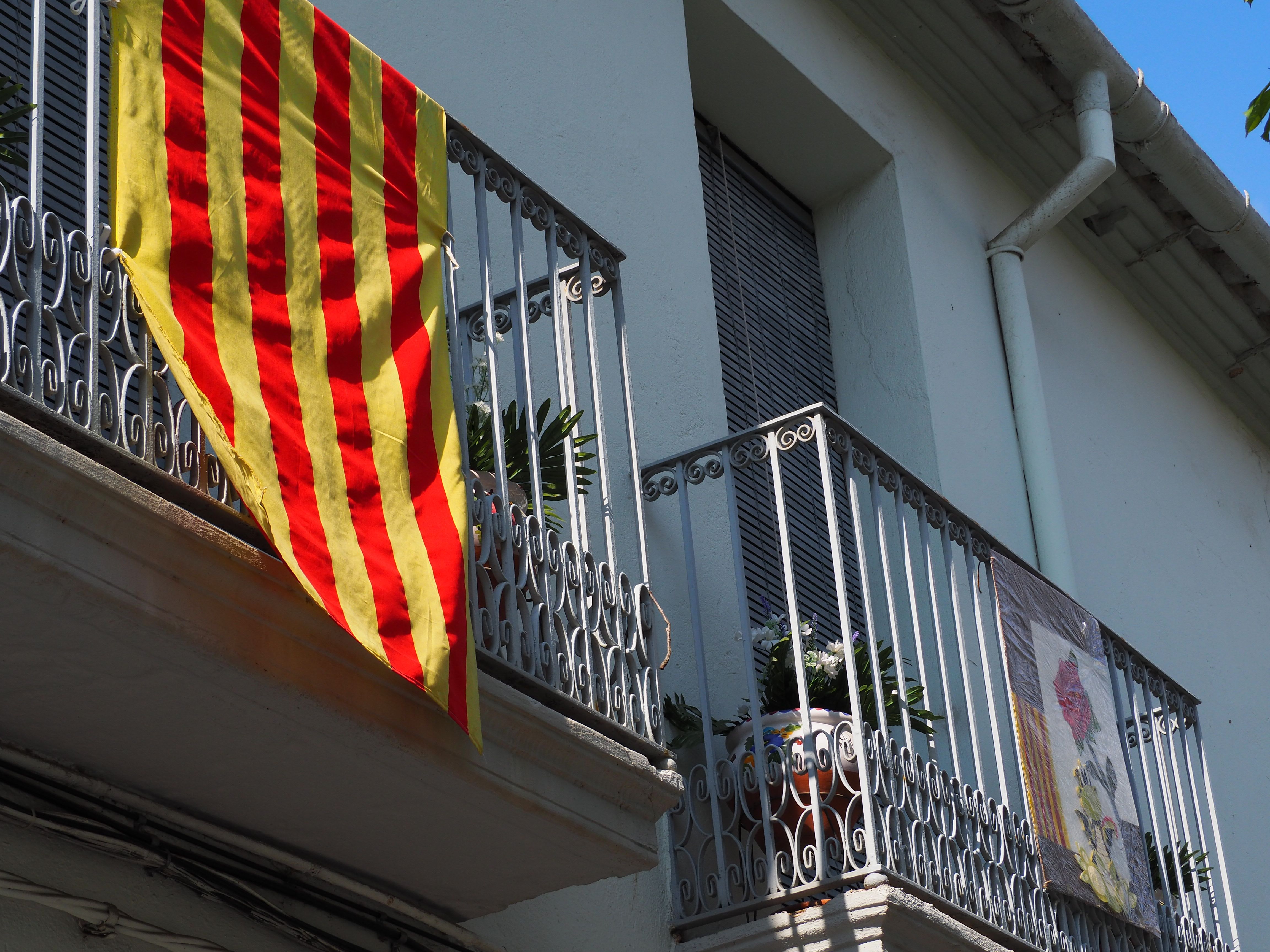 Balcons cerdanyolencs decorats per Sant Jordi. FOTO: Mónica García Moreno