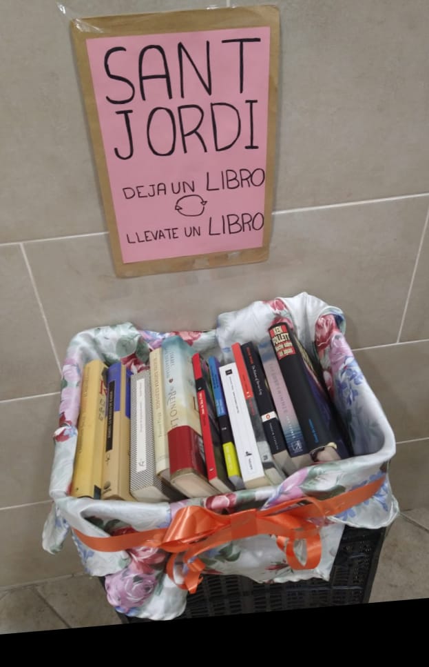 Llibres per a tothom a l'escala de casa Llibres per a tothom a l'escala de casa