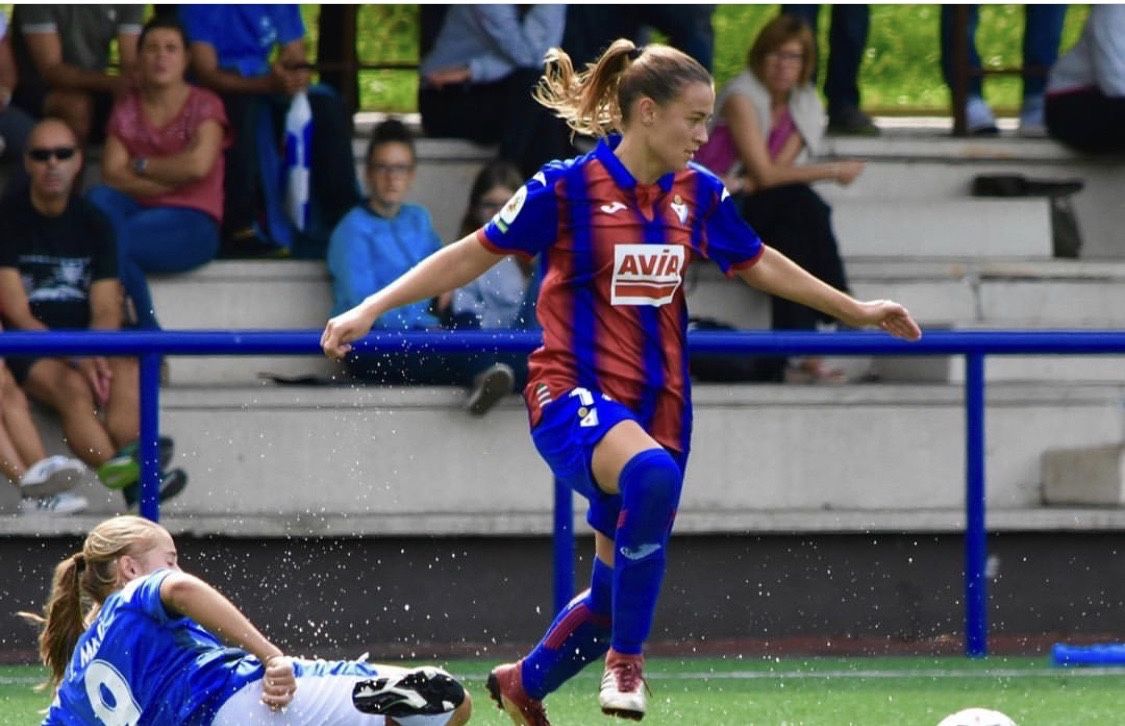 La cerdanyolenca Carla Morera en un dels seus partits amb l'SD Eibar