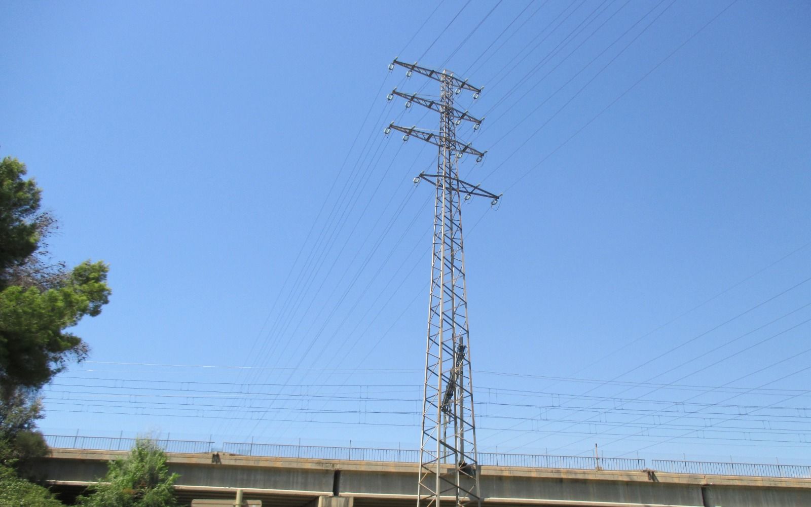 S'han soterrat més de 600 metres de línia aèria. FOTO: Cedida