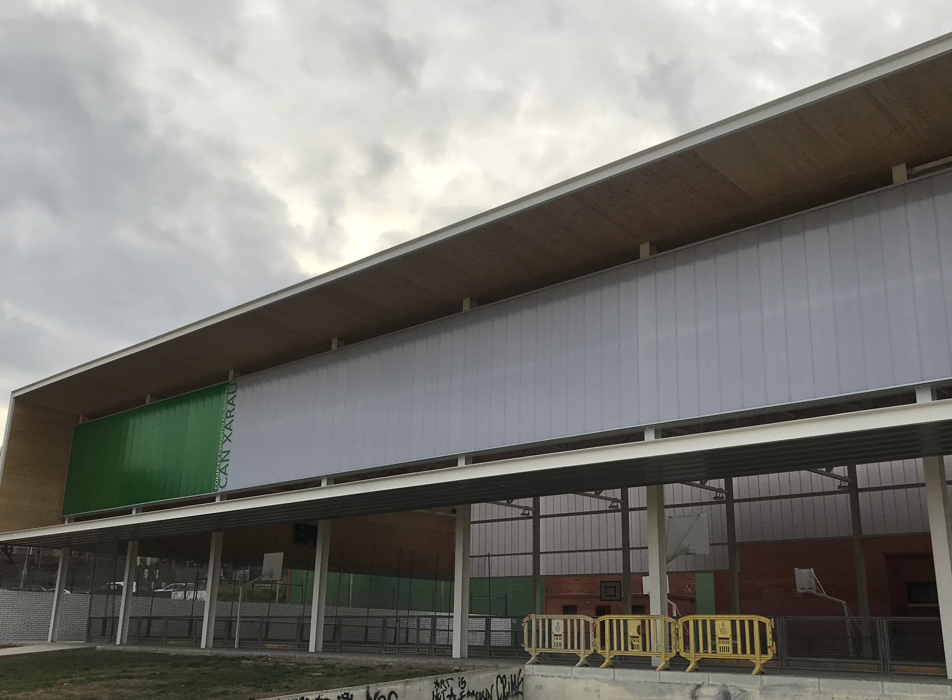 Pista exterior de Can Xarau. FOTO: Mónica GM