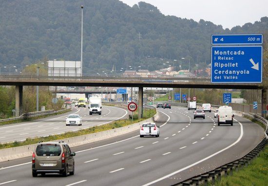 El 60% dels cerdanyolencs es desplacen en vehicle particular per anar a treballar o estudiar. FOTO: ACN