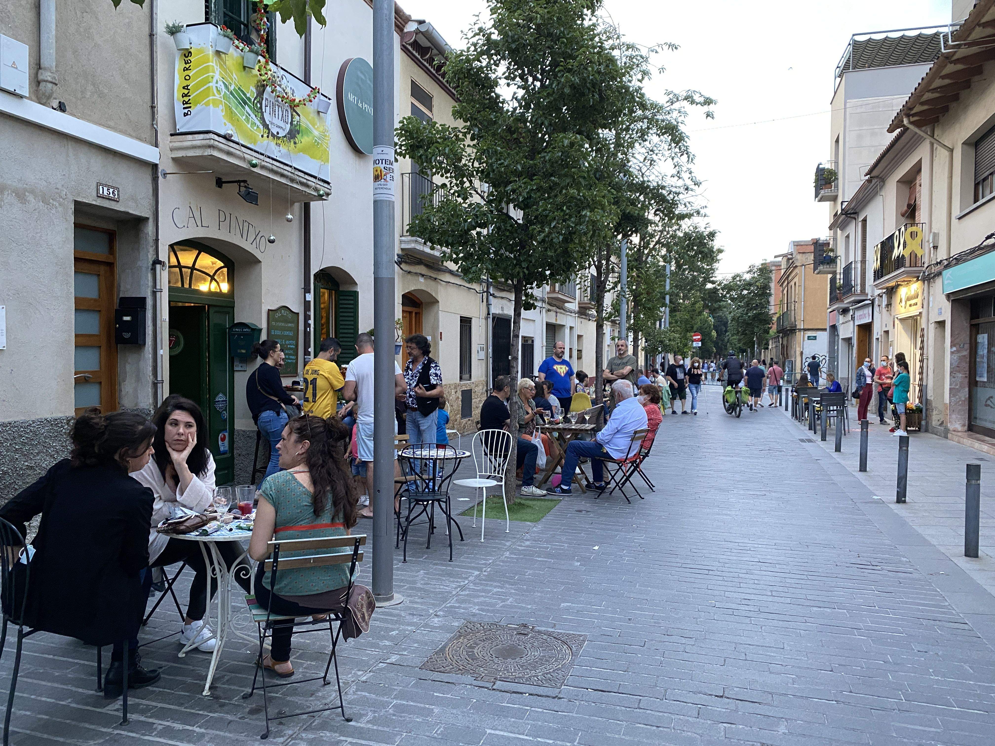 El carrer Sant Ramon és una de les artèries principals de Cerdanyola. FOTO: Laura Arias