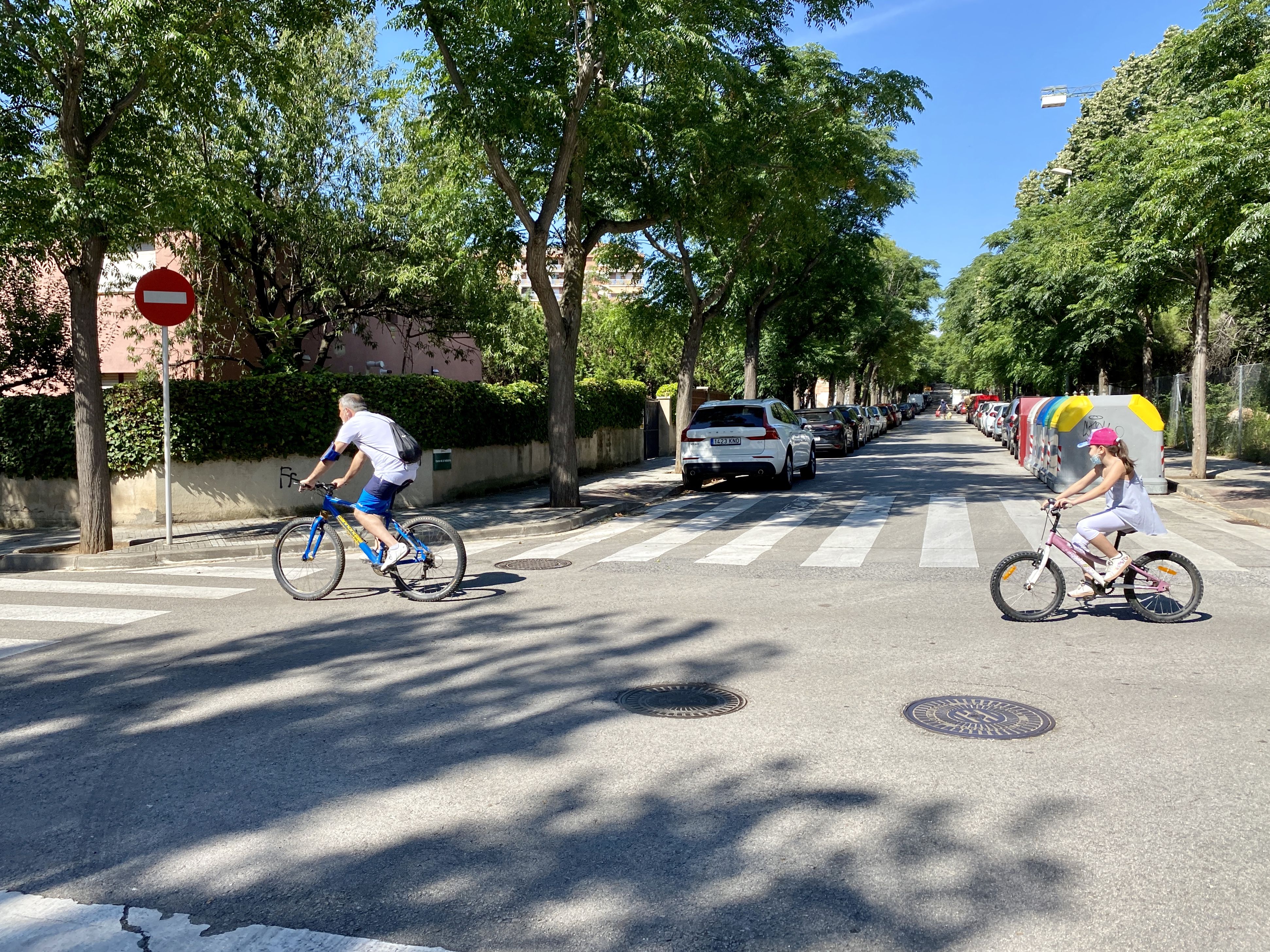 Ciclistes passejant per la ciutat
