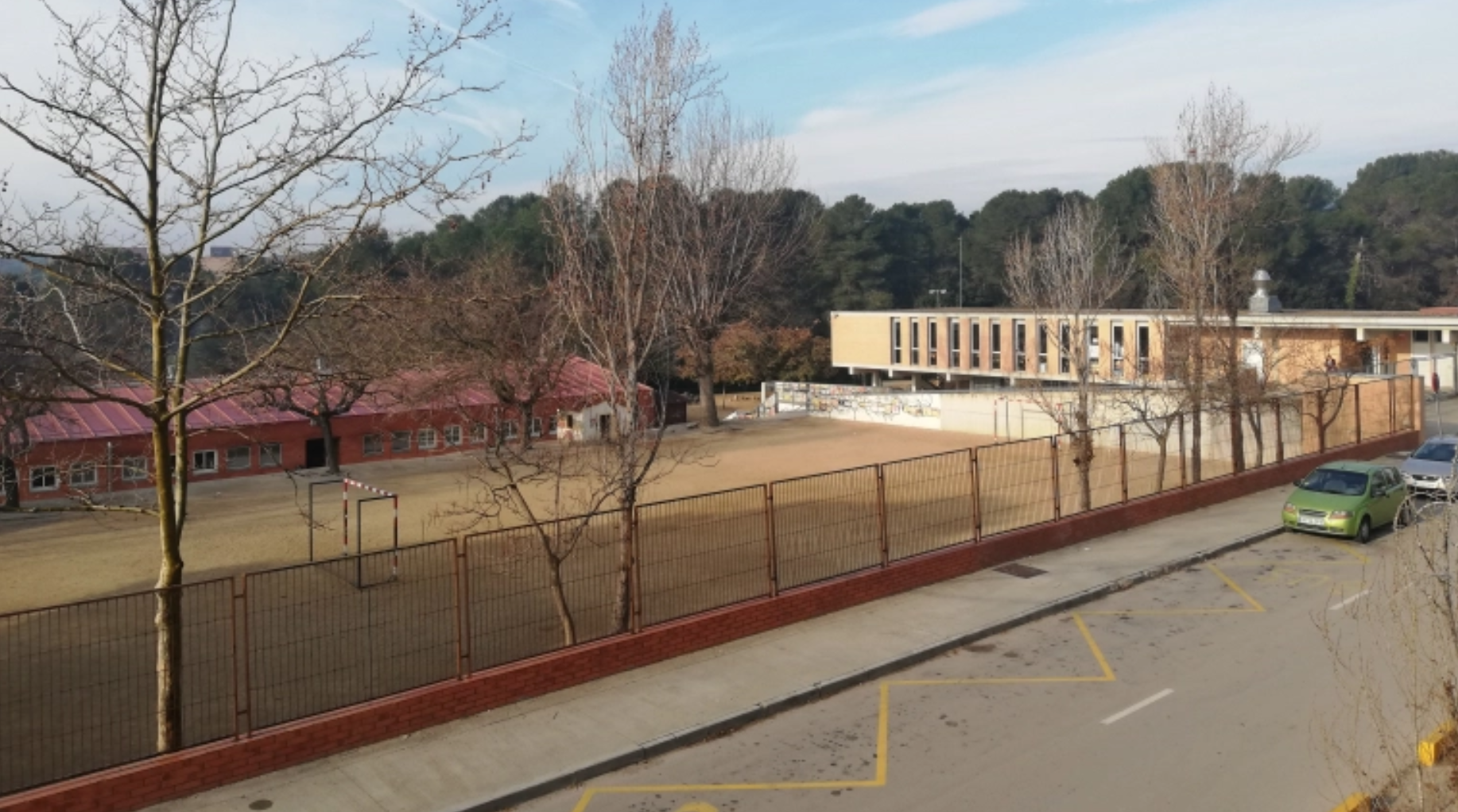 Exterior de l'Escola Bellaterra. FOTO: Toni Alfaro (Bellaterra Diari)