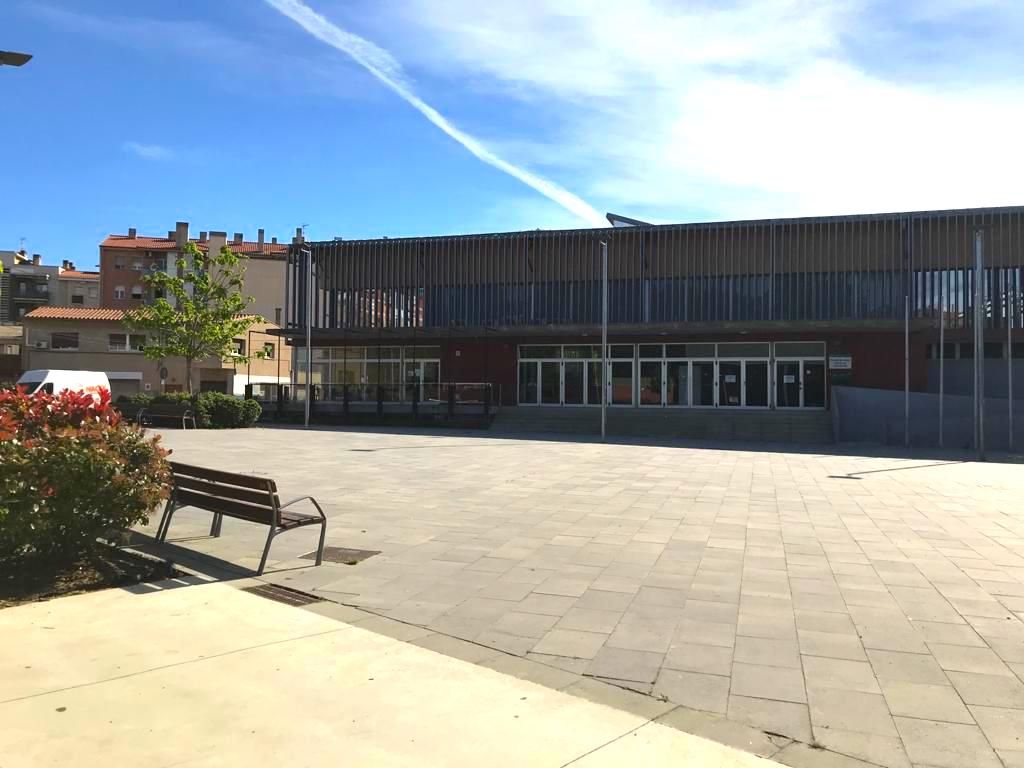 Exterior del pavelló de Can Xarau. FOTO: Mónica GM