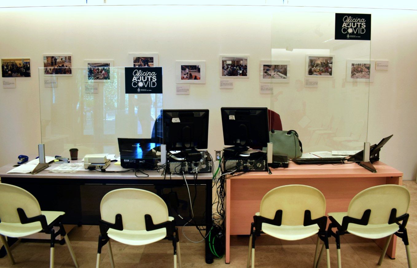 L'oficina d'Ajuts COVID s'ha instal·lat a la sala Elisa Arimany de la Biblioteca Central. FOTO: Ajuntament de Cerdanyola