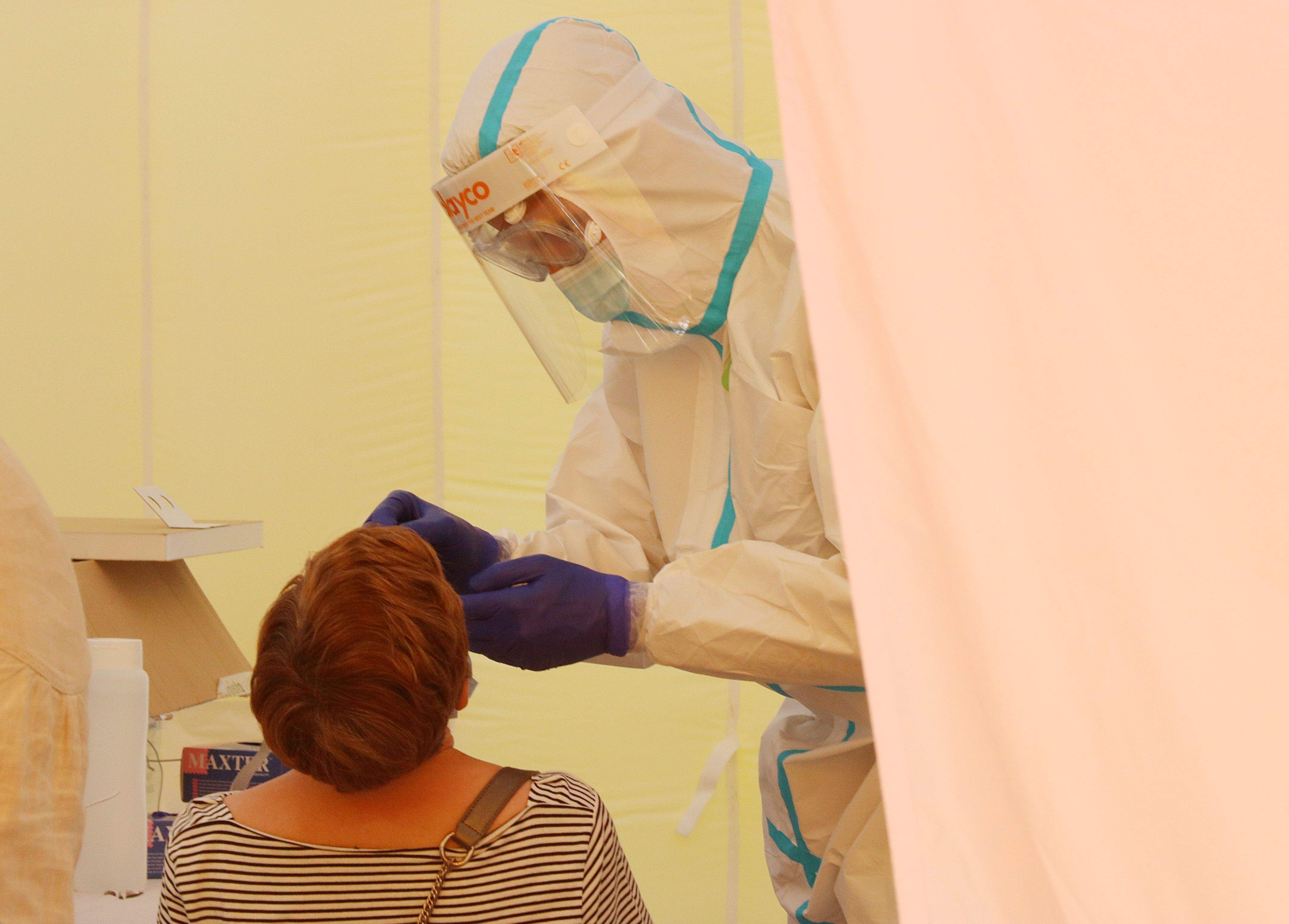 Moment d'una prova PCR. FOTO: Normal Vidal (ACN)