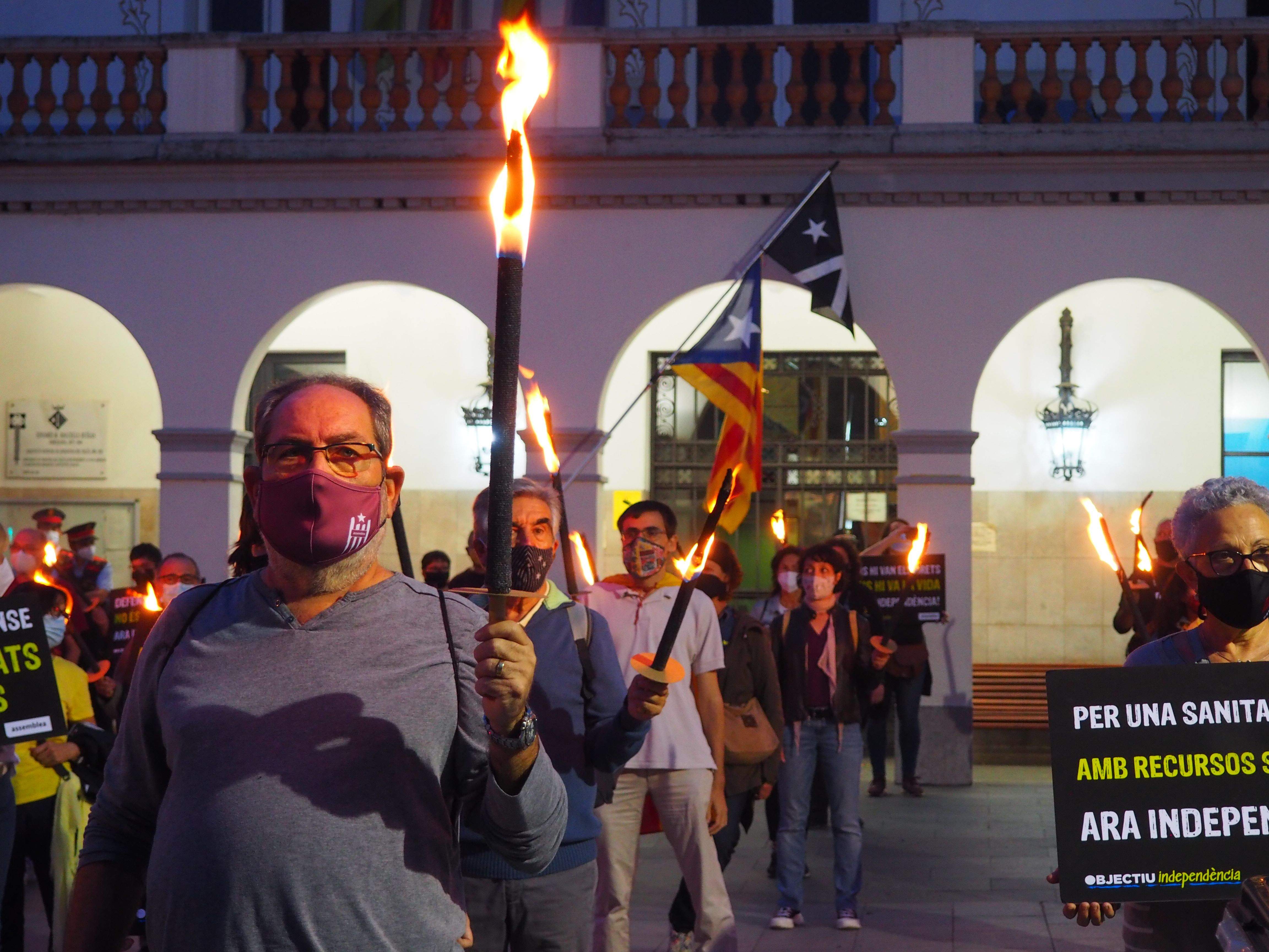 Les torxes a la plaça de Francesc Layret. FOTO: Mónica GM