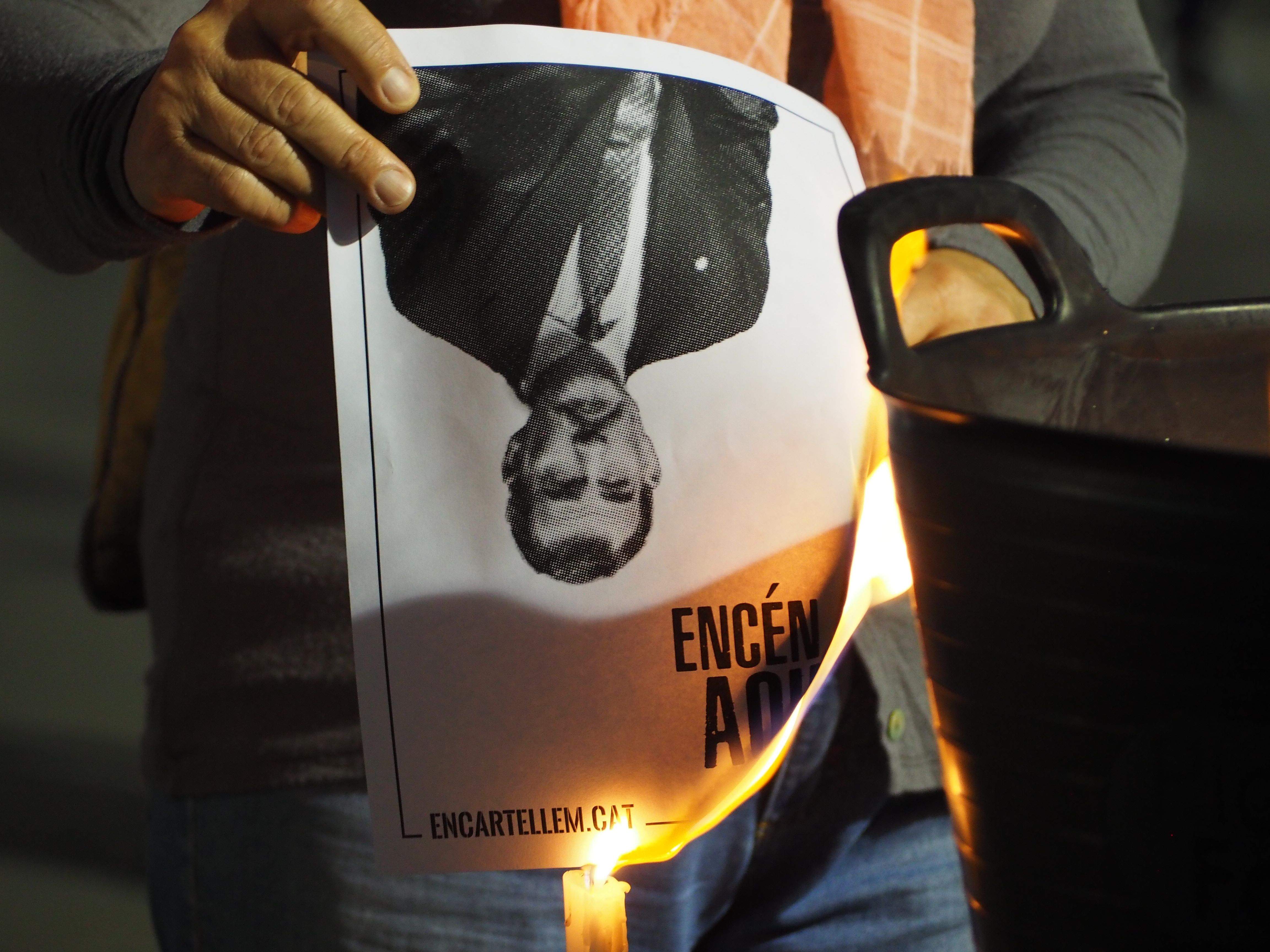 Una imatge del rei Felip VI crema a Cerdanyola. FOTO: Mónica GM