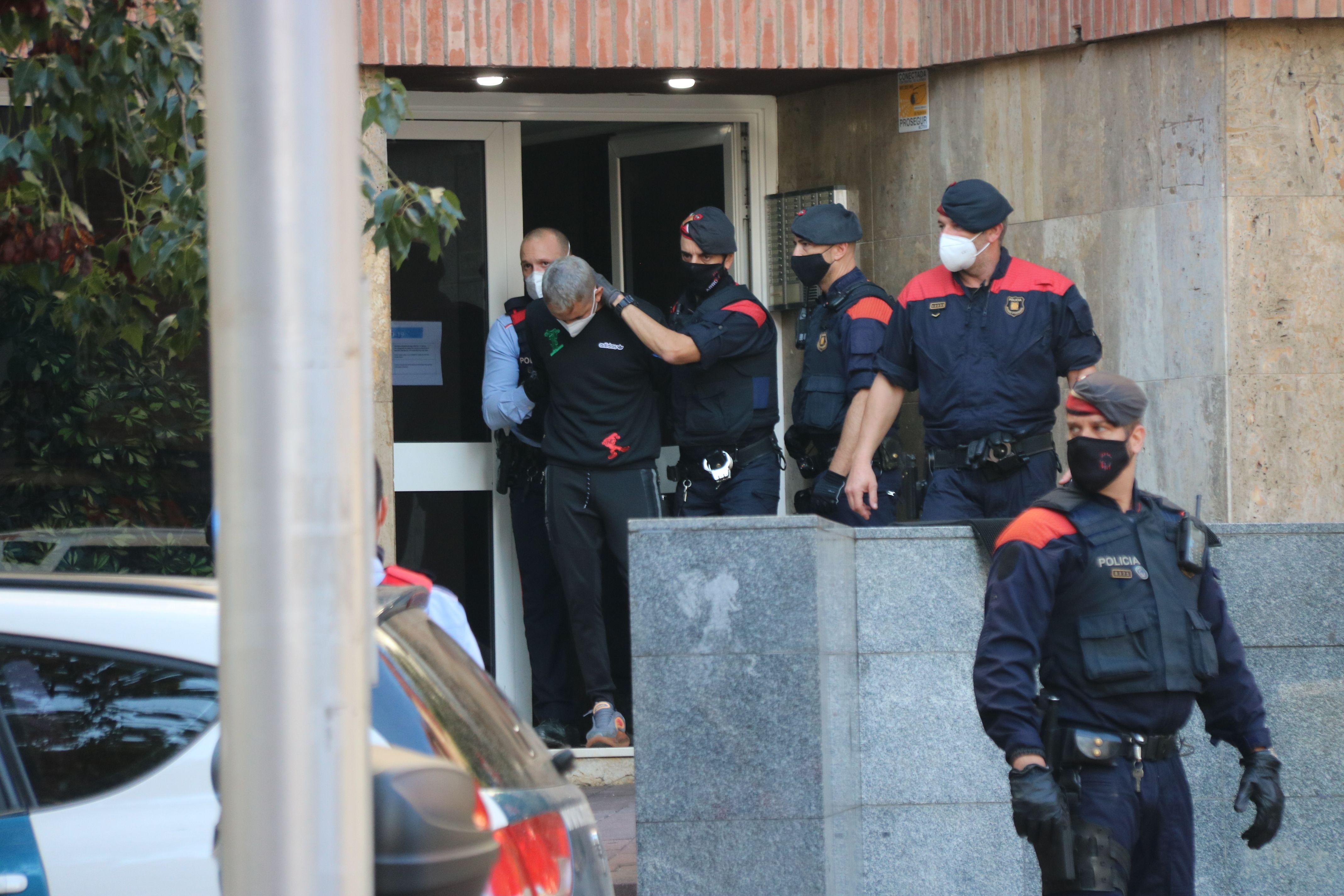 Moment d'una de les detencions. FOTO: Miquel Codolar (ACN)