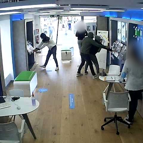 Imatge dels detinguts en un dels robatoris. FOTO: Mossos d'Esquadra Imatge dels detinguts en un dels robatoris. FOTO: Mossos d'Esquadra
